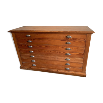 Ancient chest of drawers