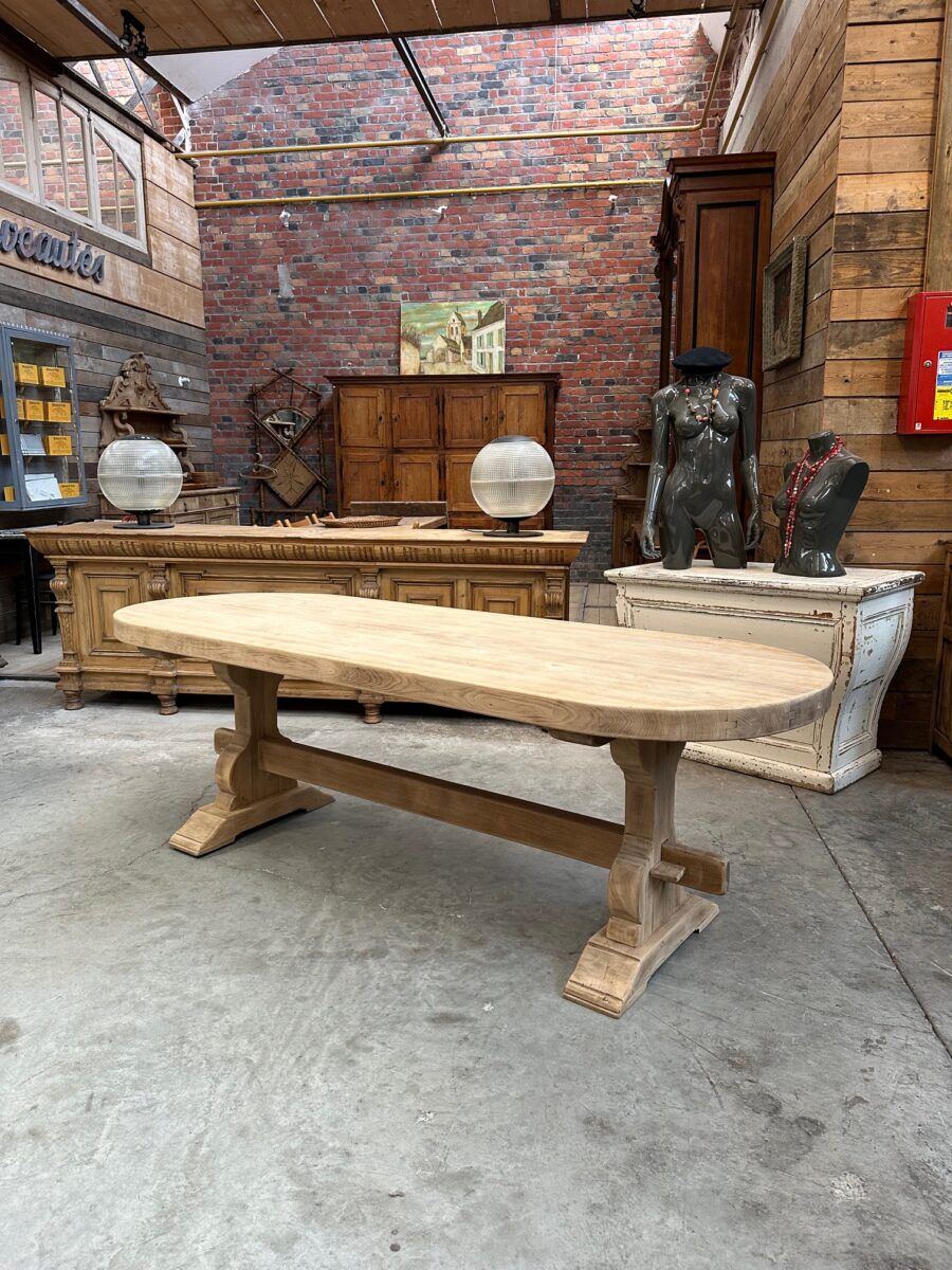 Monastery-style table in solid oak.