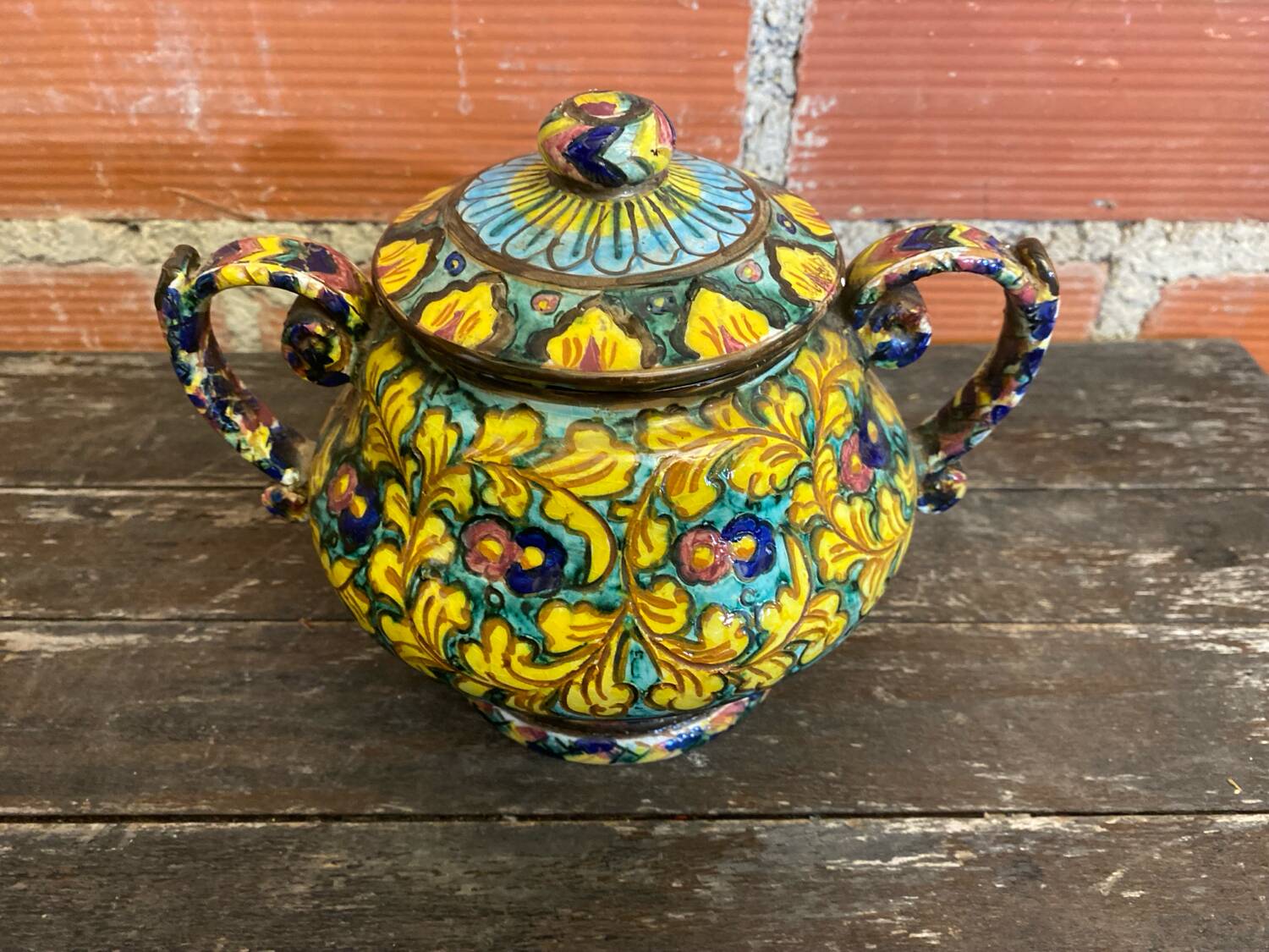 Sweet box with handles, antique caltagirone polychrome ceramic.