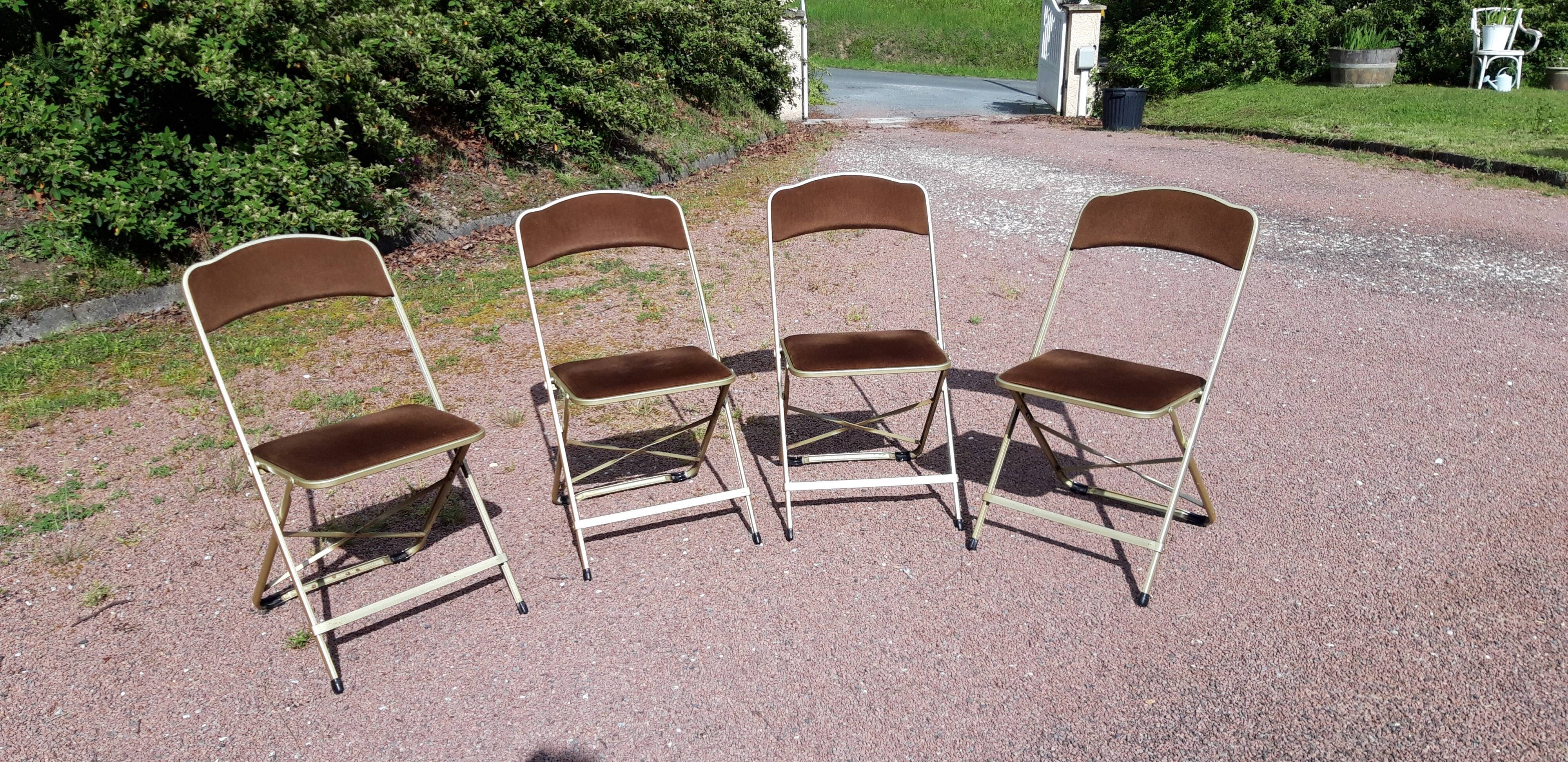 Set of 4 folding chairs