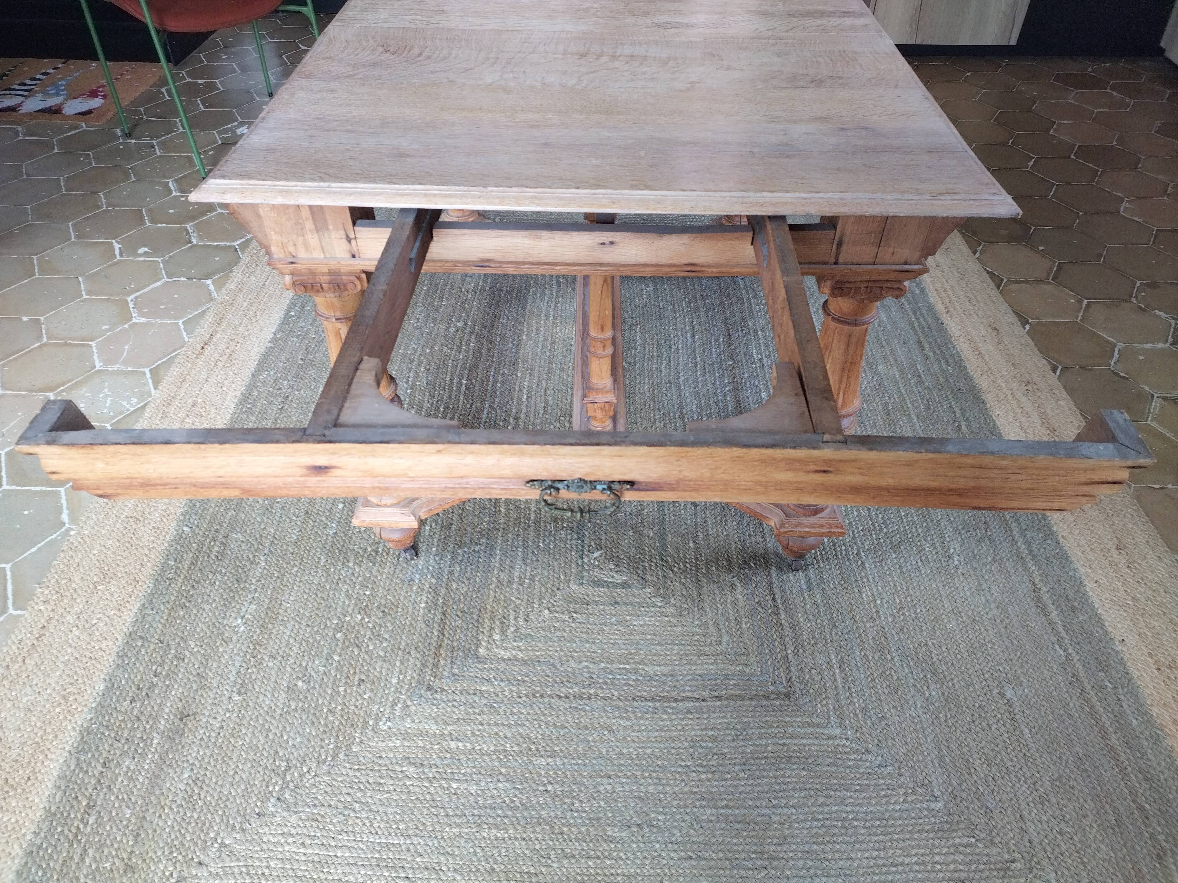 Extendable oak table antique