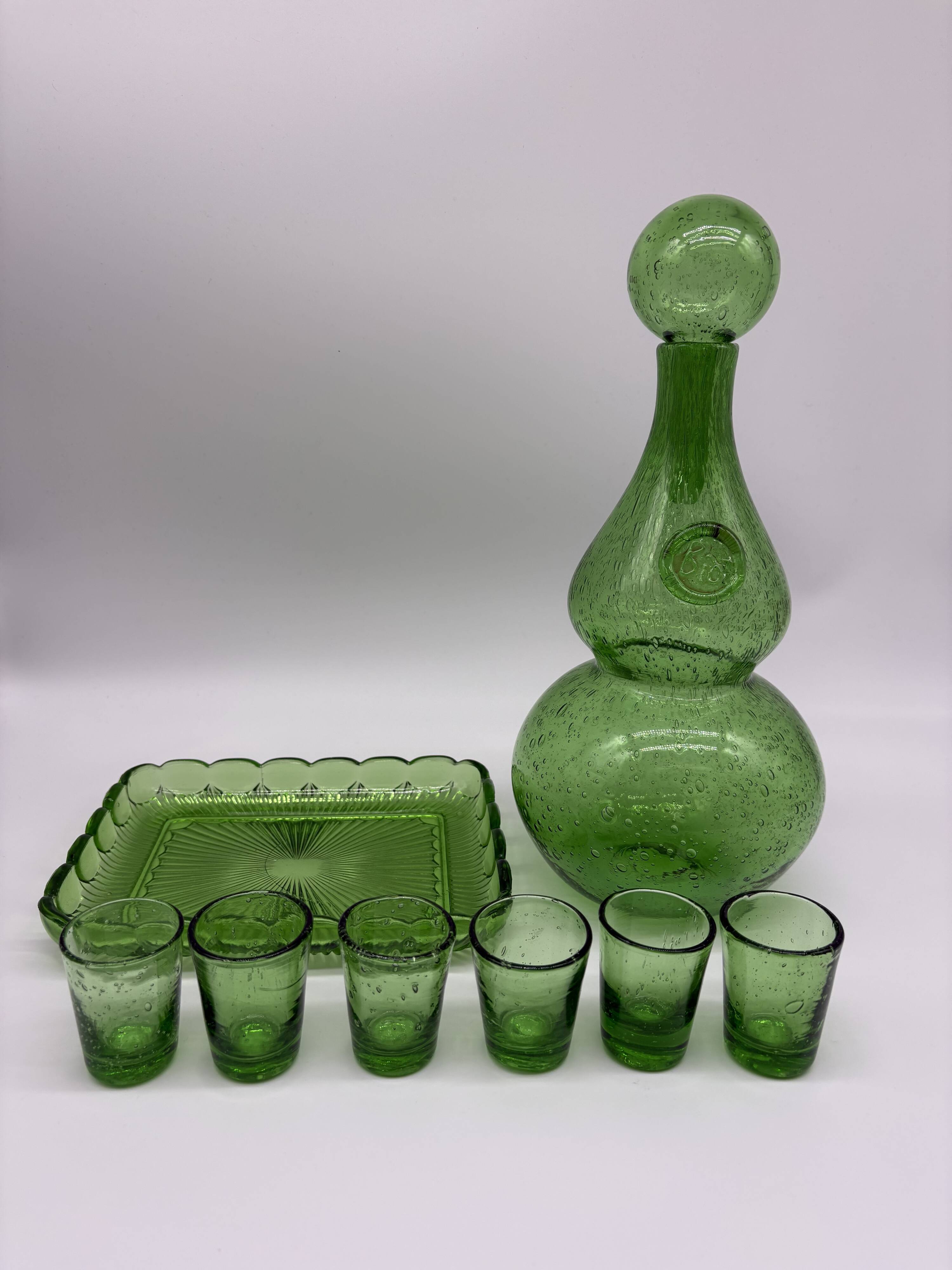 Service à liqueur Biot verre soufflé vert bullé carafe 6 verres plateau