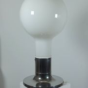 Lampadaire vintage style spatial, ampoule Temde, verre opale chromé.