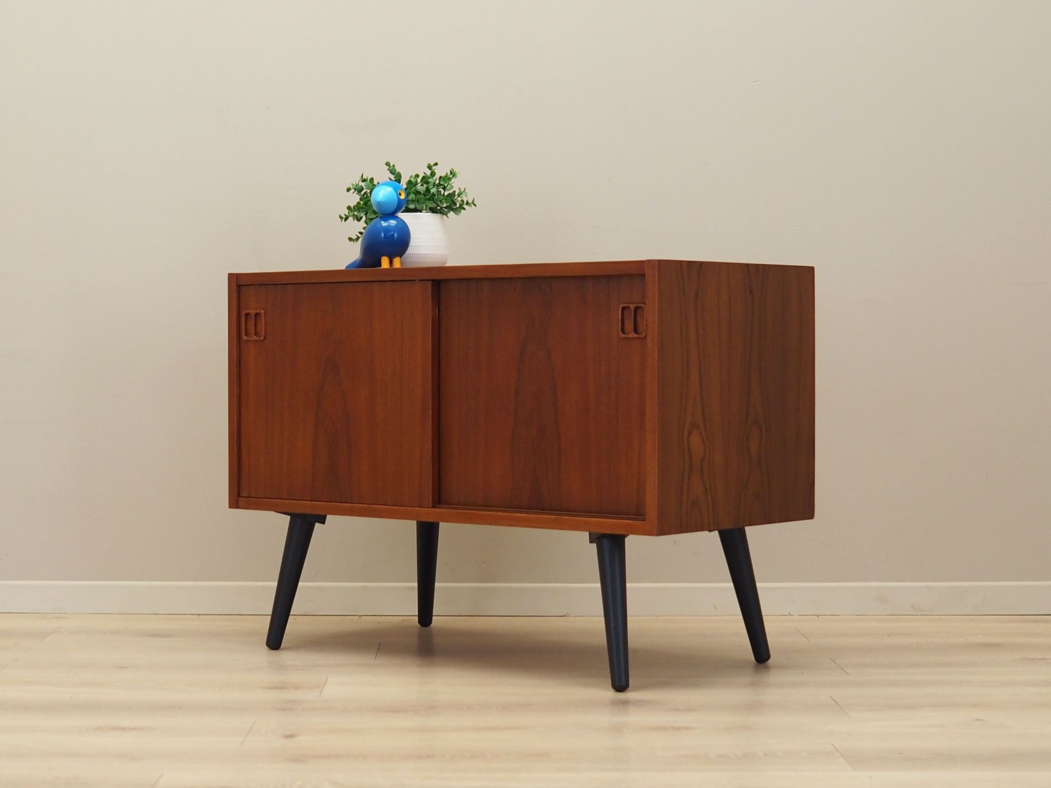 Buffet en teck, design danois, années 1970, production: Danemark