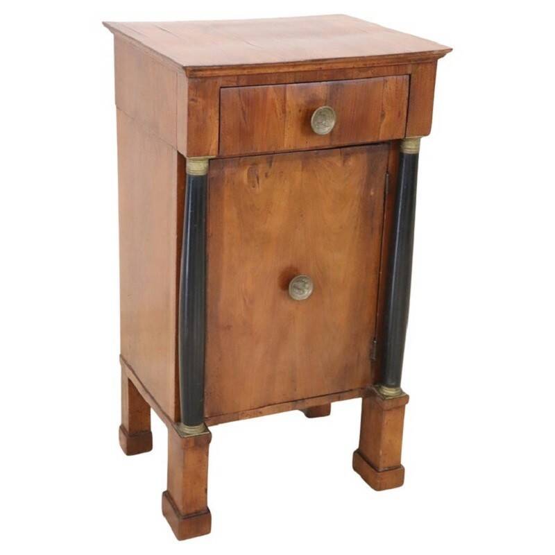 Antique nightstand in walnut, Italy early 19th century