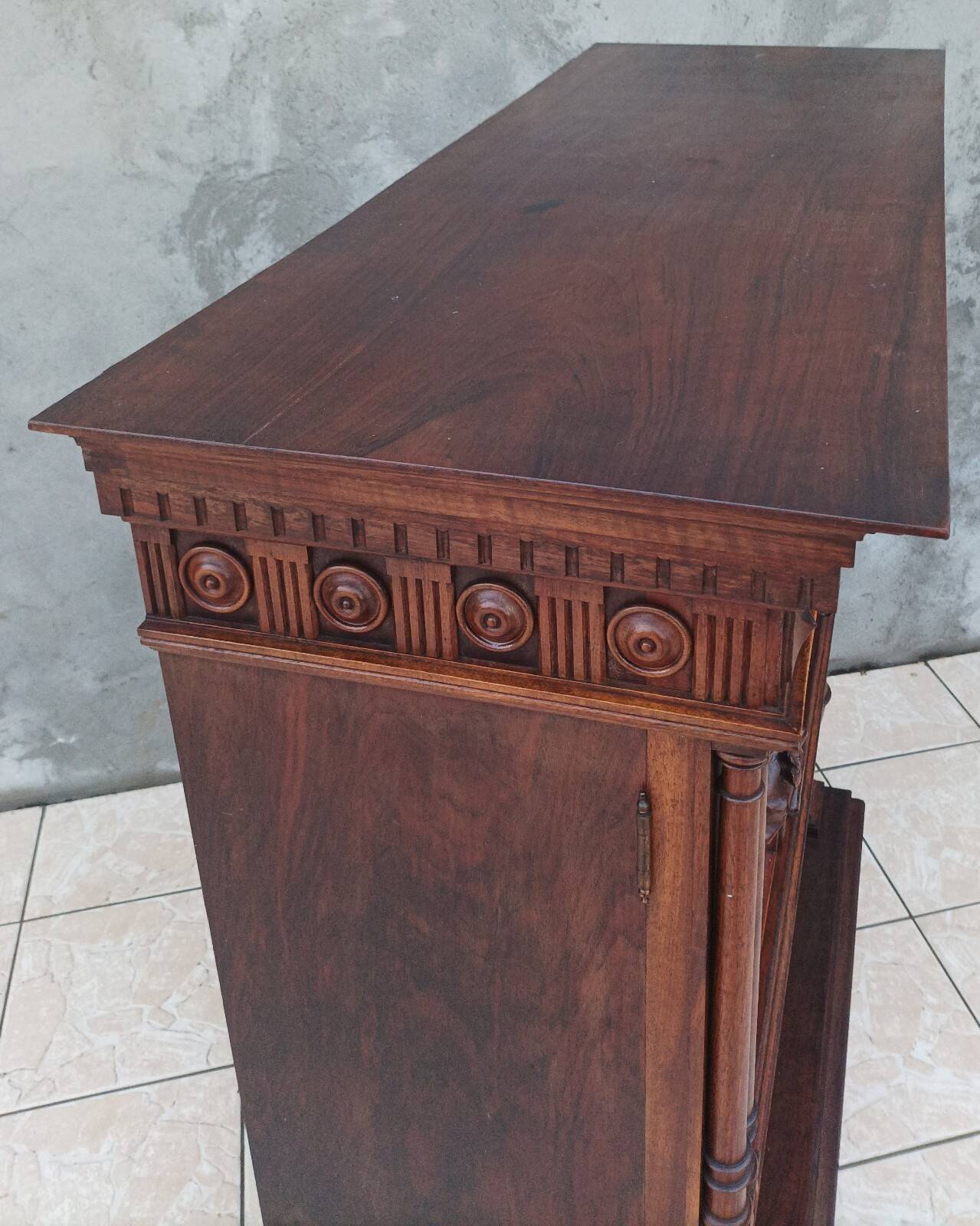 Meuble crédence Renaissance en noyer 19ème