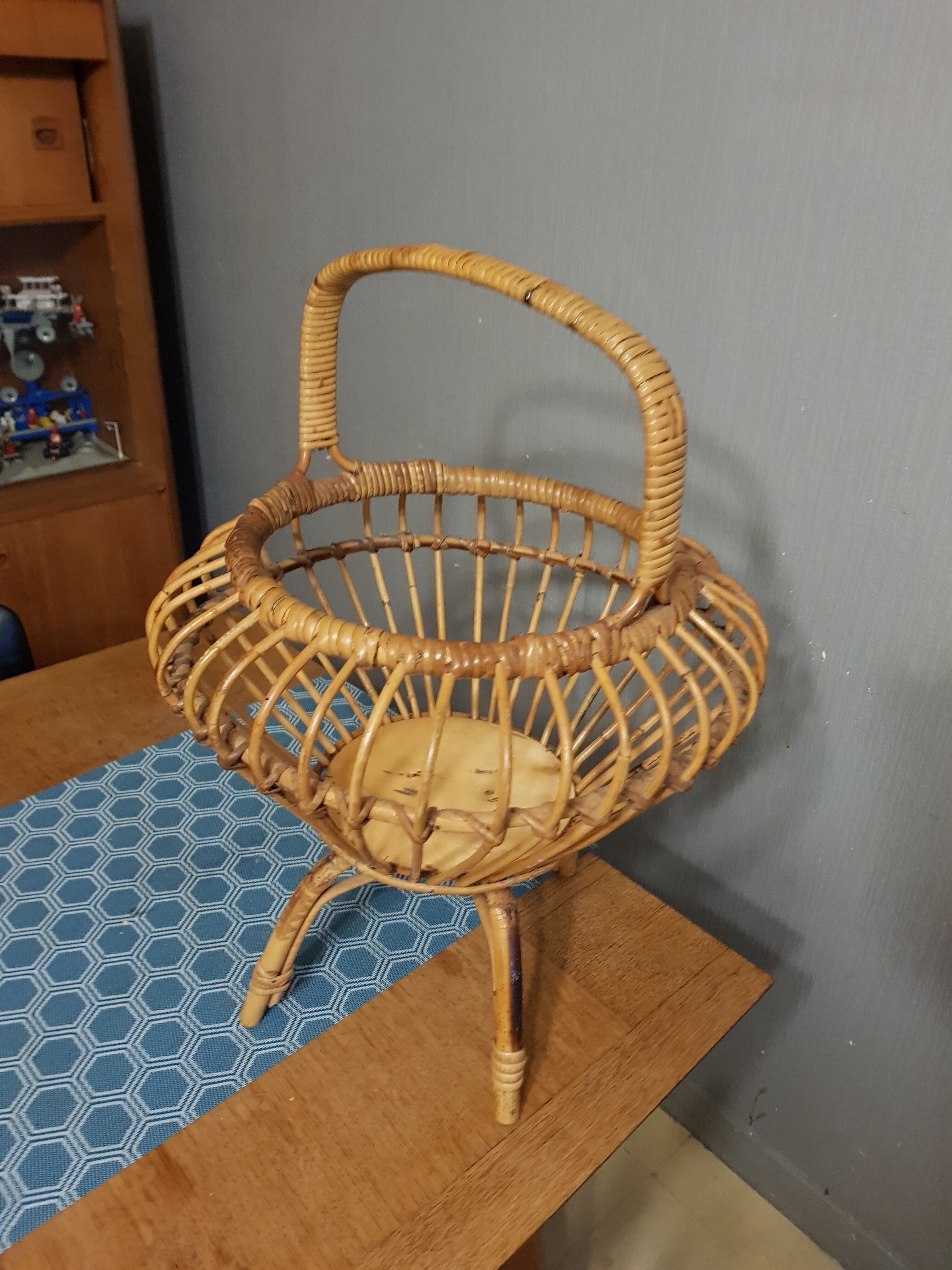 Vintage rattan worker