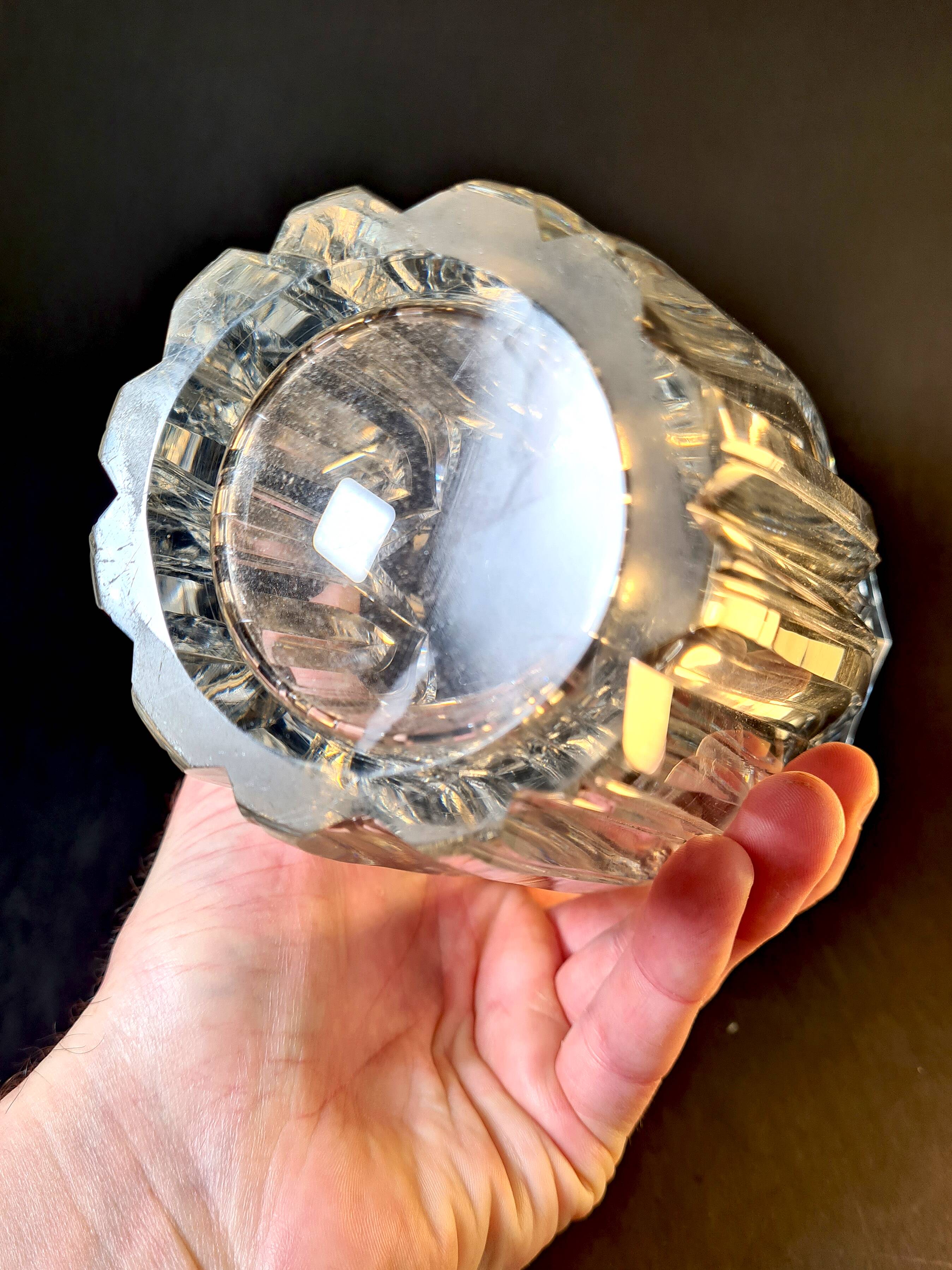 Cut crystal vase – Timeless elegance