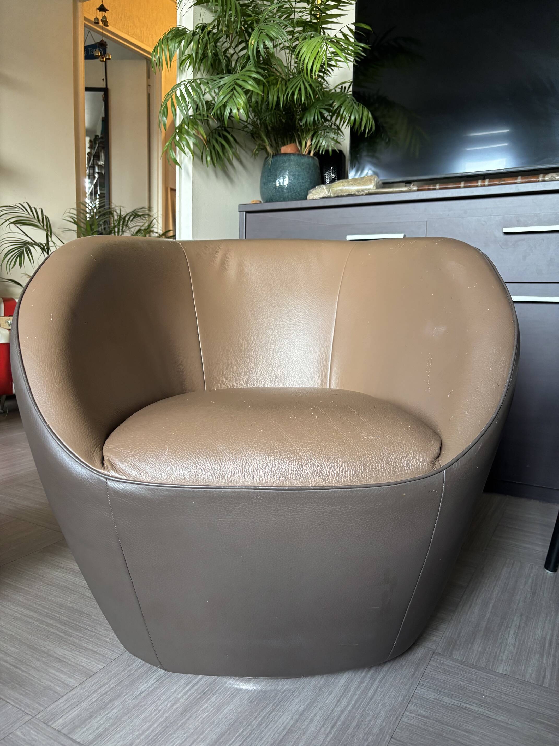 "Edito" convertible armchair in leather - Sacha Lakic for Roche Bobois