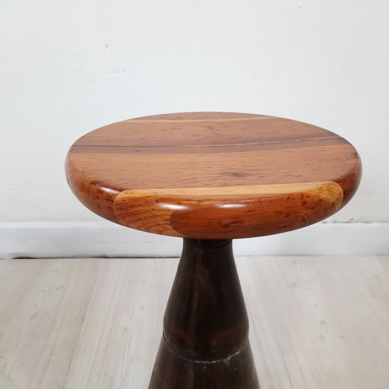 Pair of industrial stools foot in copper metal