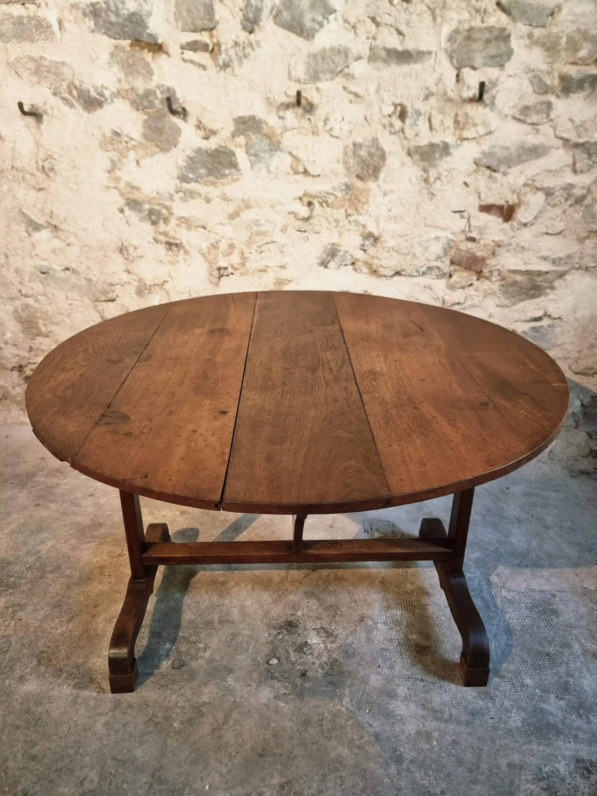 Antique French oak wine table – Loire region – Tilting top – 107 cm diameter