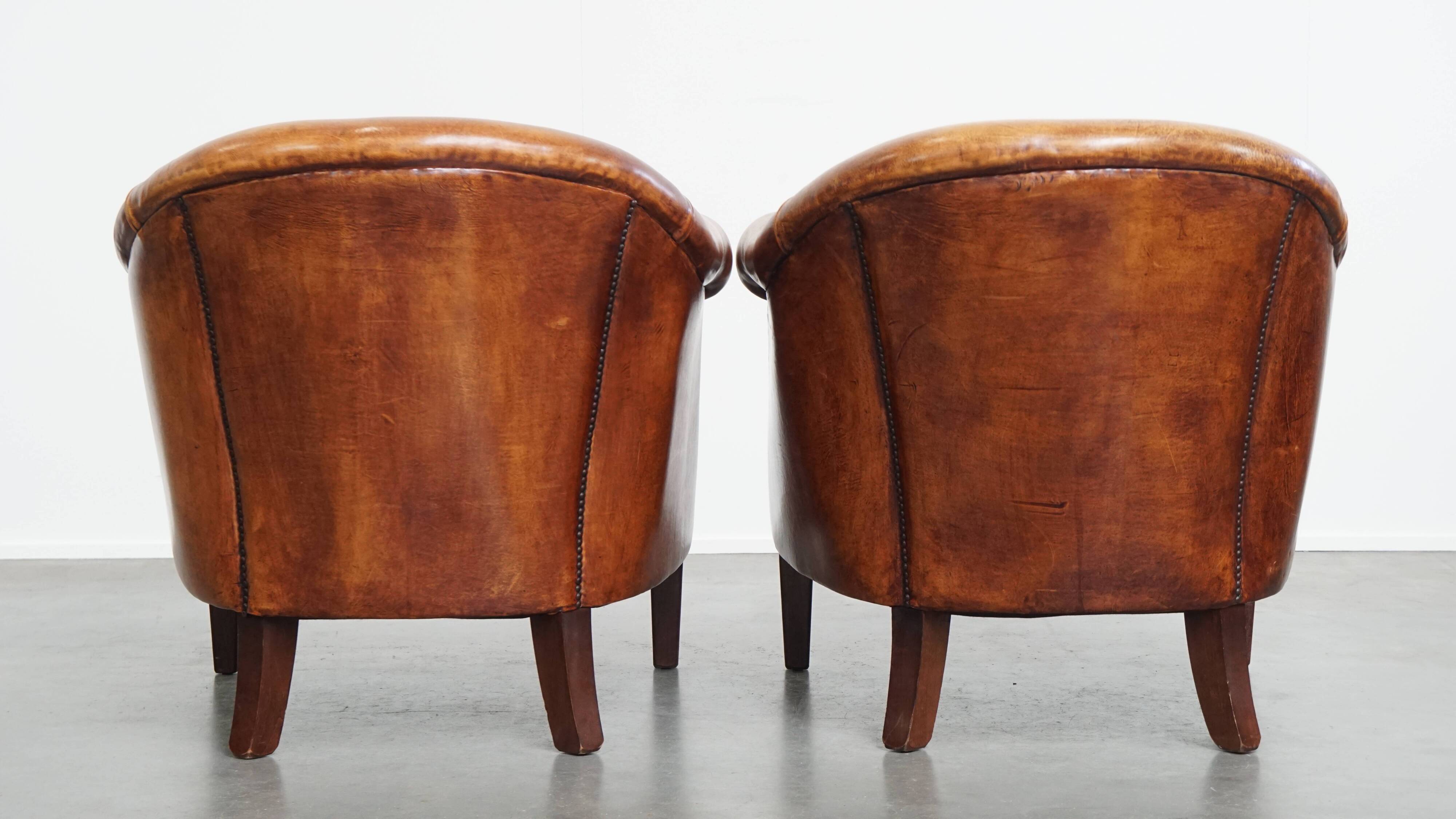 Set of 2 club chairs made of sheepskin leather