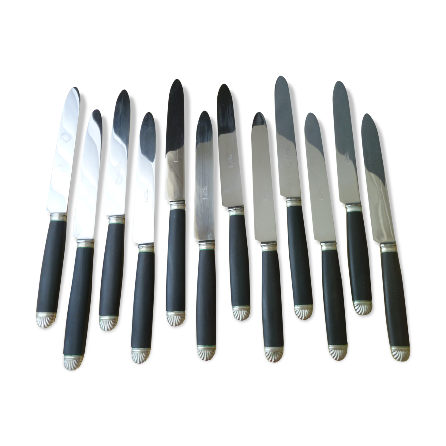 Coffret de 12 couteaux de table inox et bois noirci
