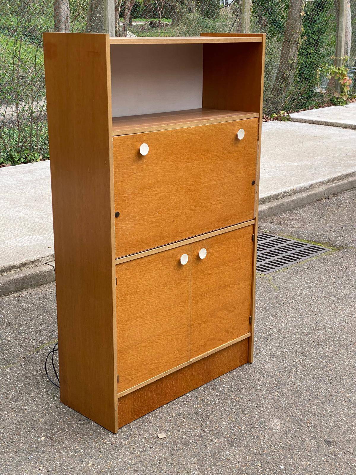 Secrétaire scandinave lumineux vintage avec 3 portes 1960