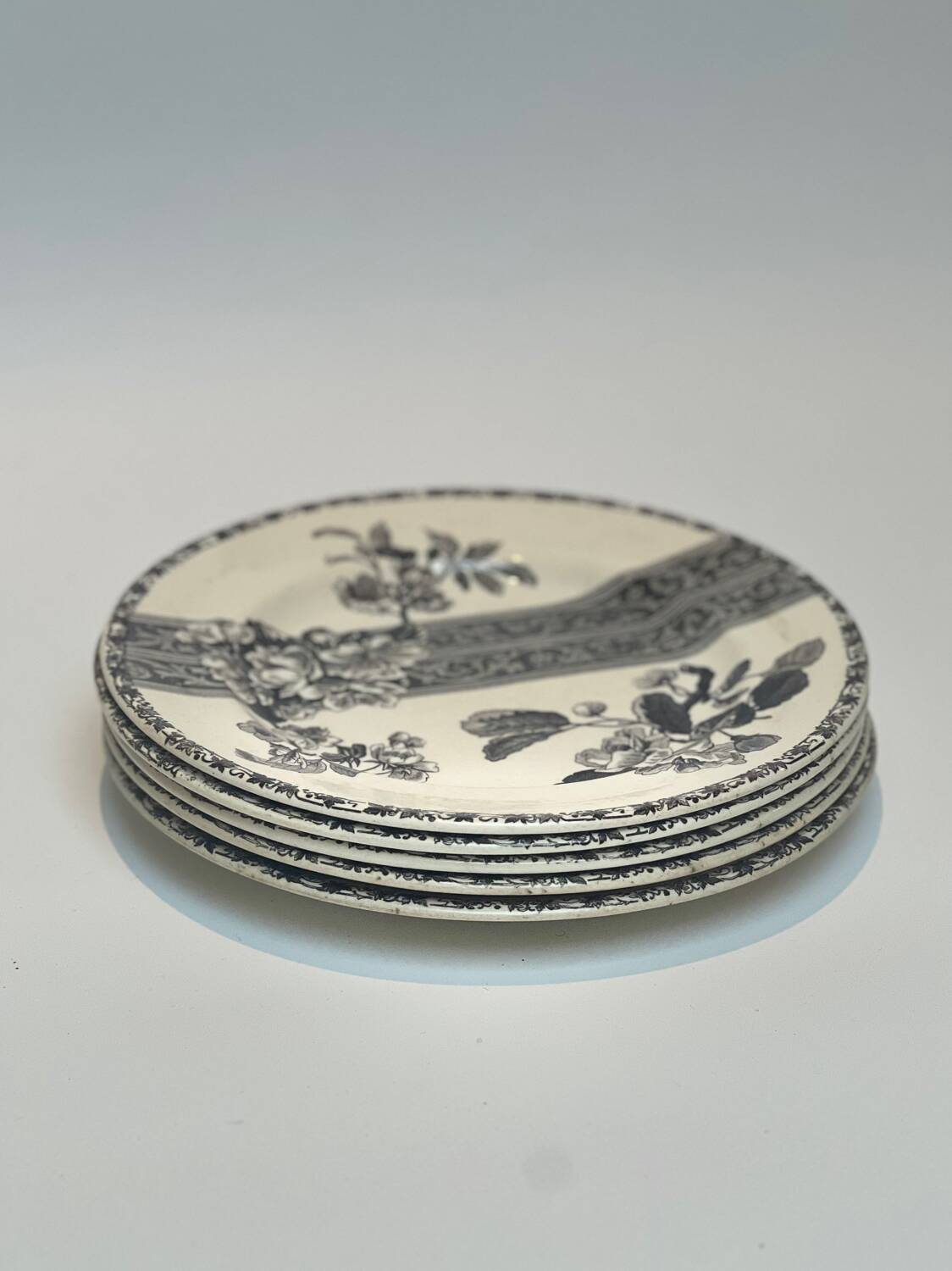 Floral iron earth plate