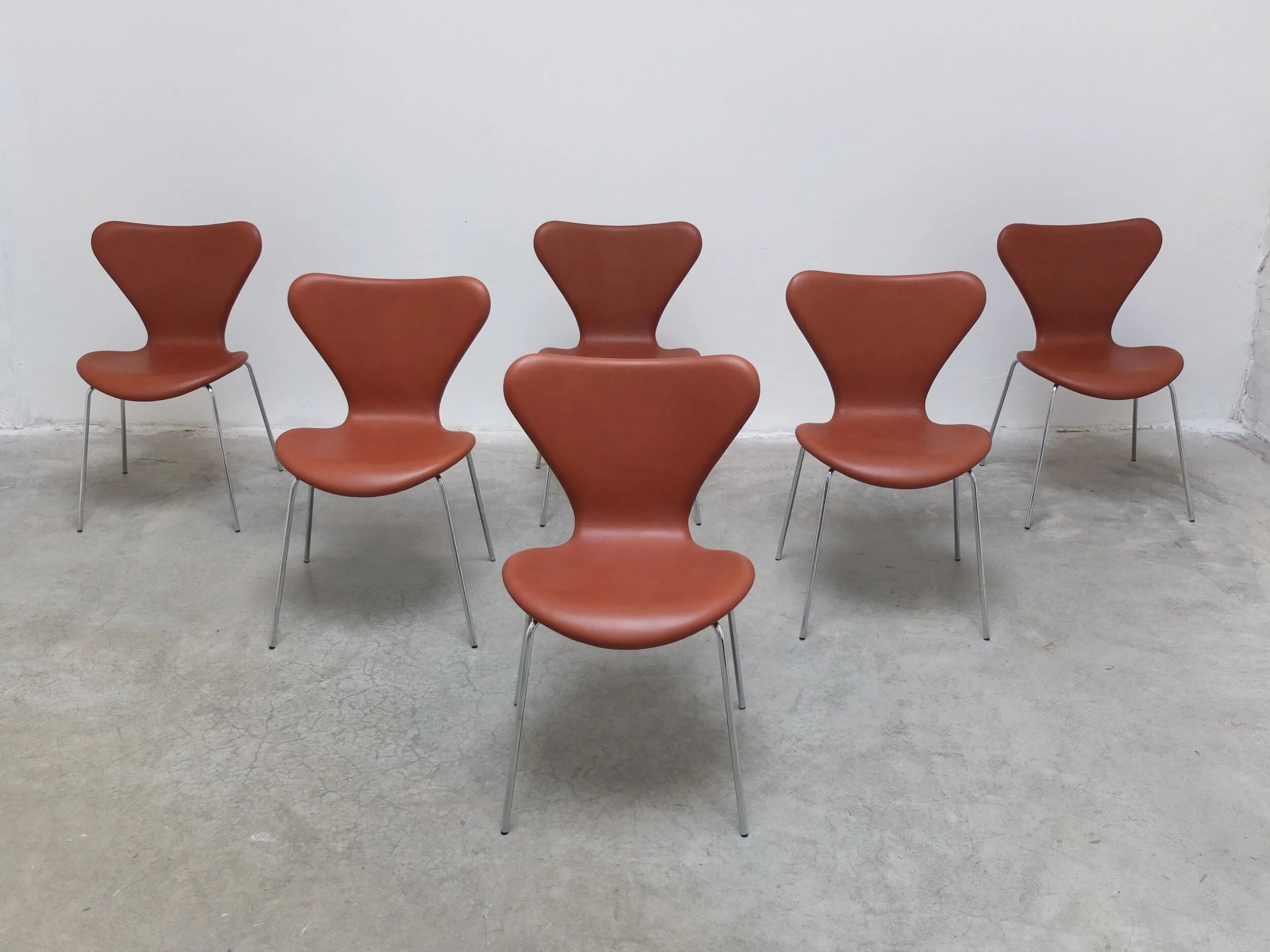 'Series 7' chairs in cognac leather by Arne Jacobsen for Fritz Hansen, 1955