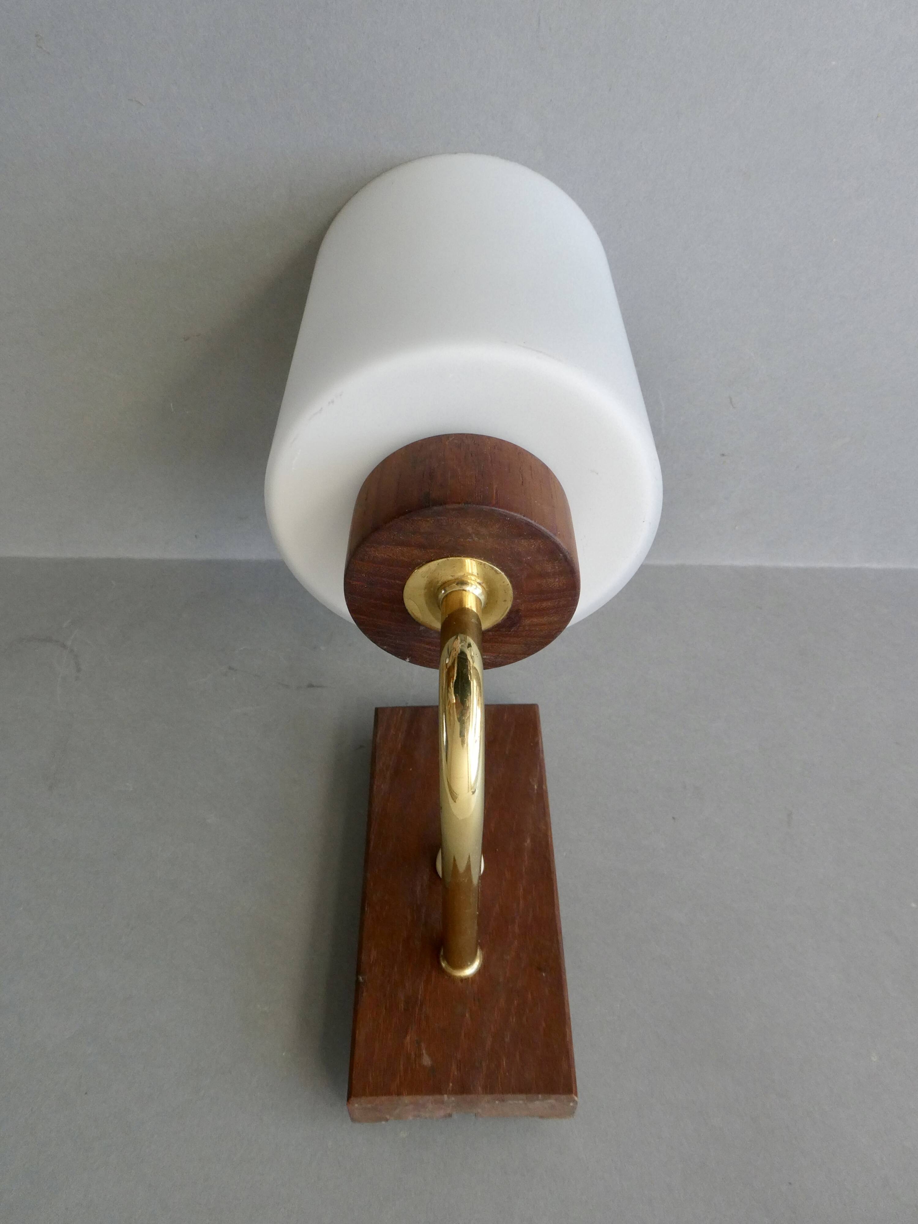 Scandinavian wall lamp in teak and opaline, 1970s
