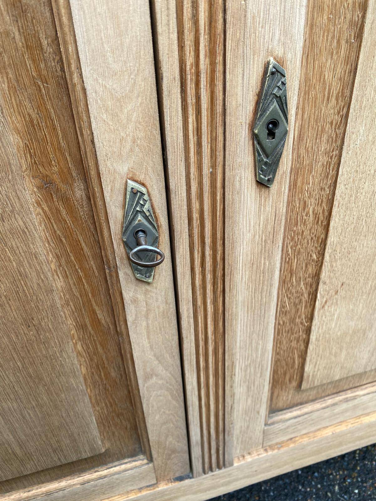 Art Deco buffet renovated in solid oak and breccia marble from the 1930s.
