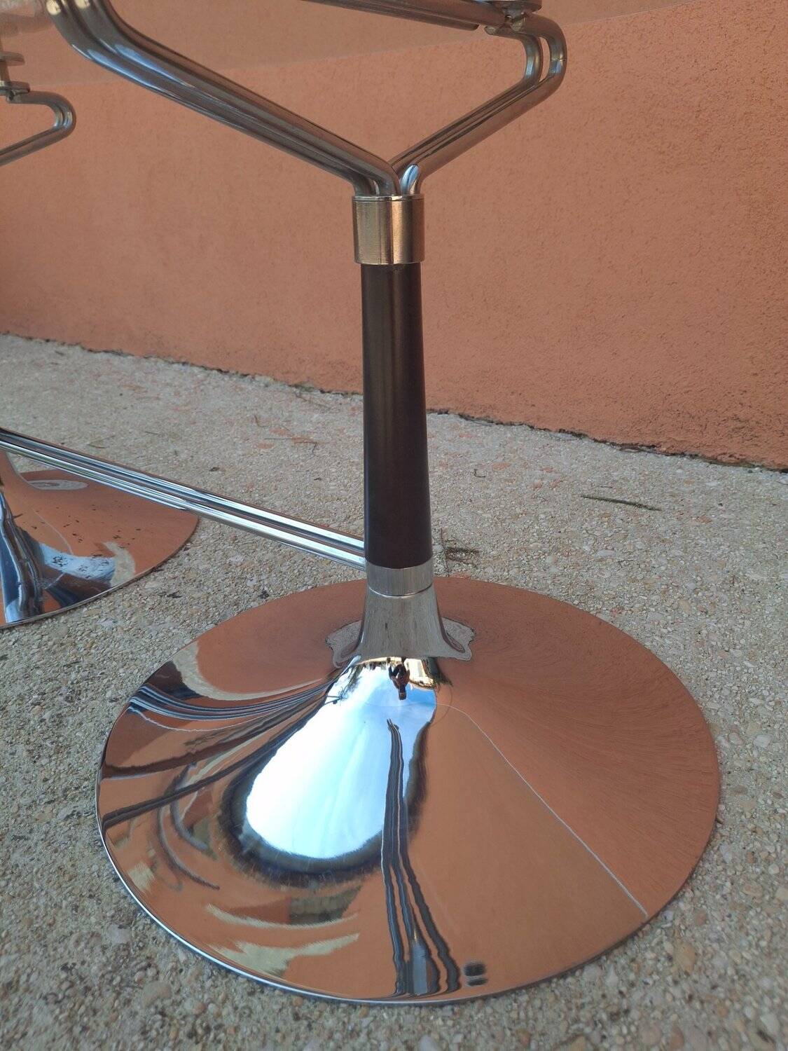 Table ovale Design années 70 – Verre, Chrome & Noyer