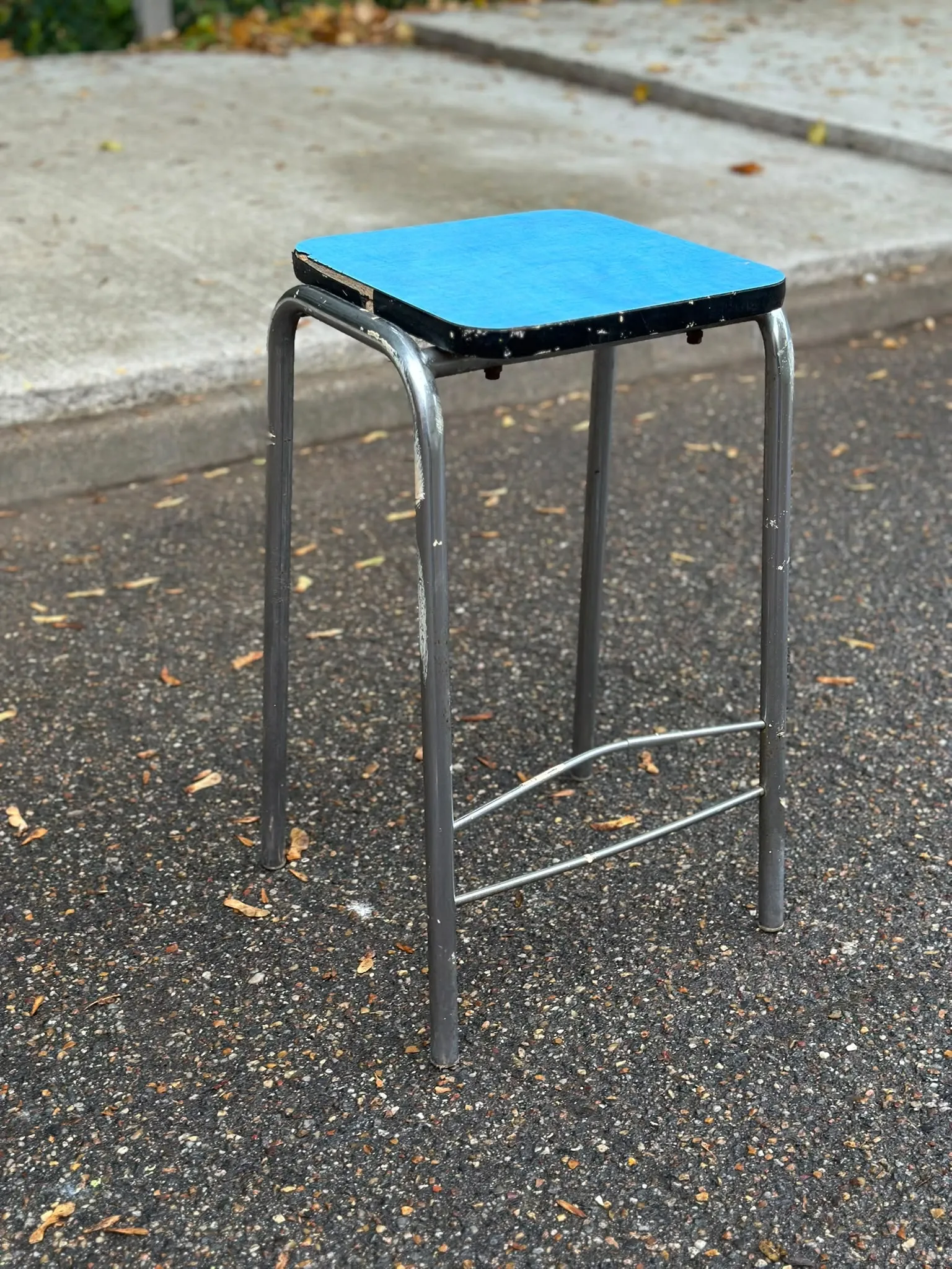 Tabouret vintage Formica bleu & métal chromé 1970