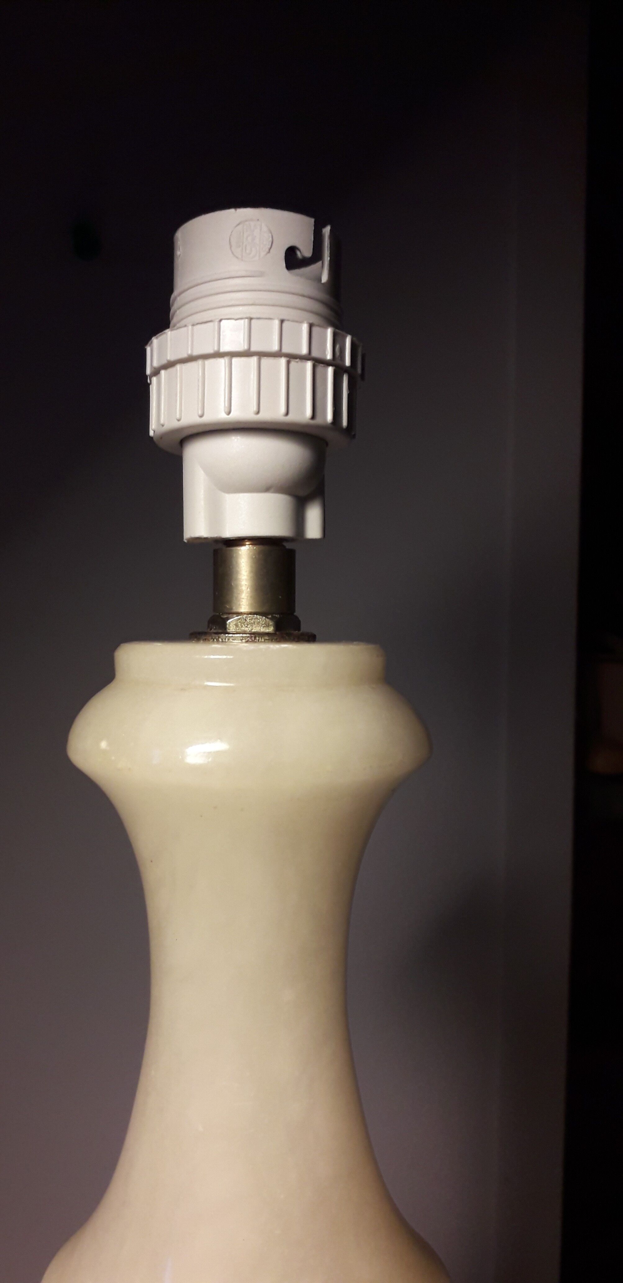 Beautifully carved onyx lamp stand, with 3 brass rings