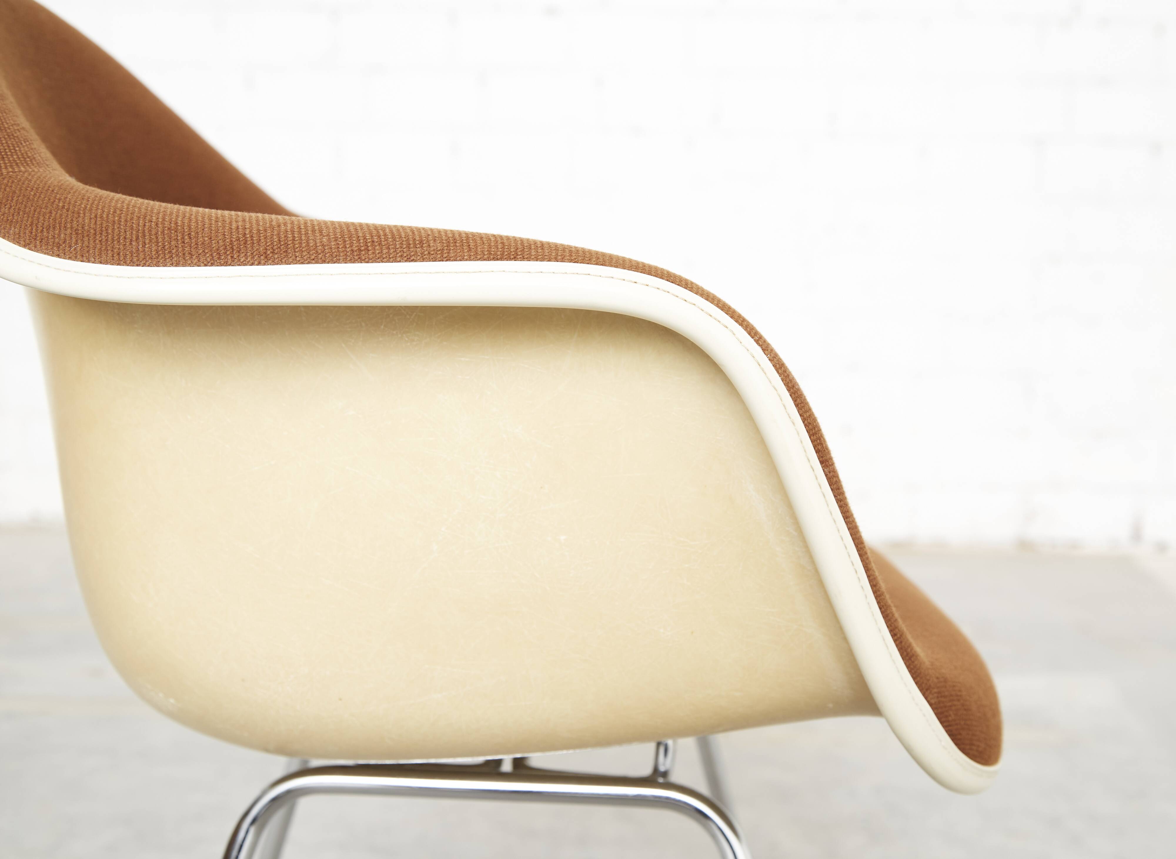 Off-White Dax Fiberglass Chair by Charles & Ray Eames for Vitra