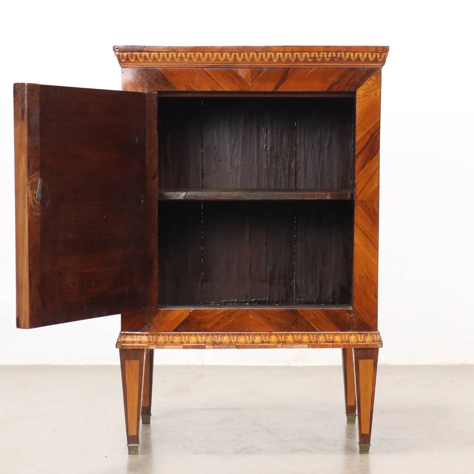 Antique neoclassical bedside table in maple, Italy, 18th century.