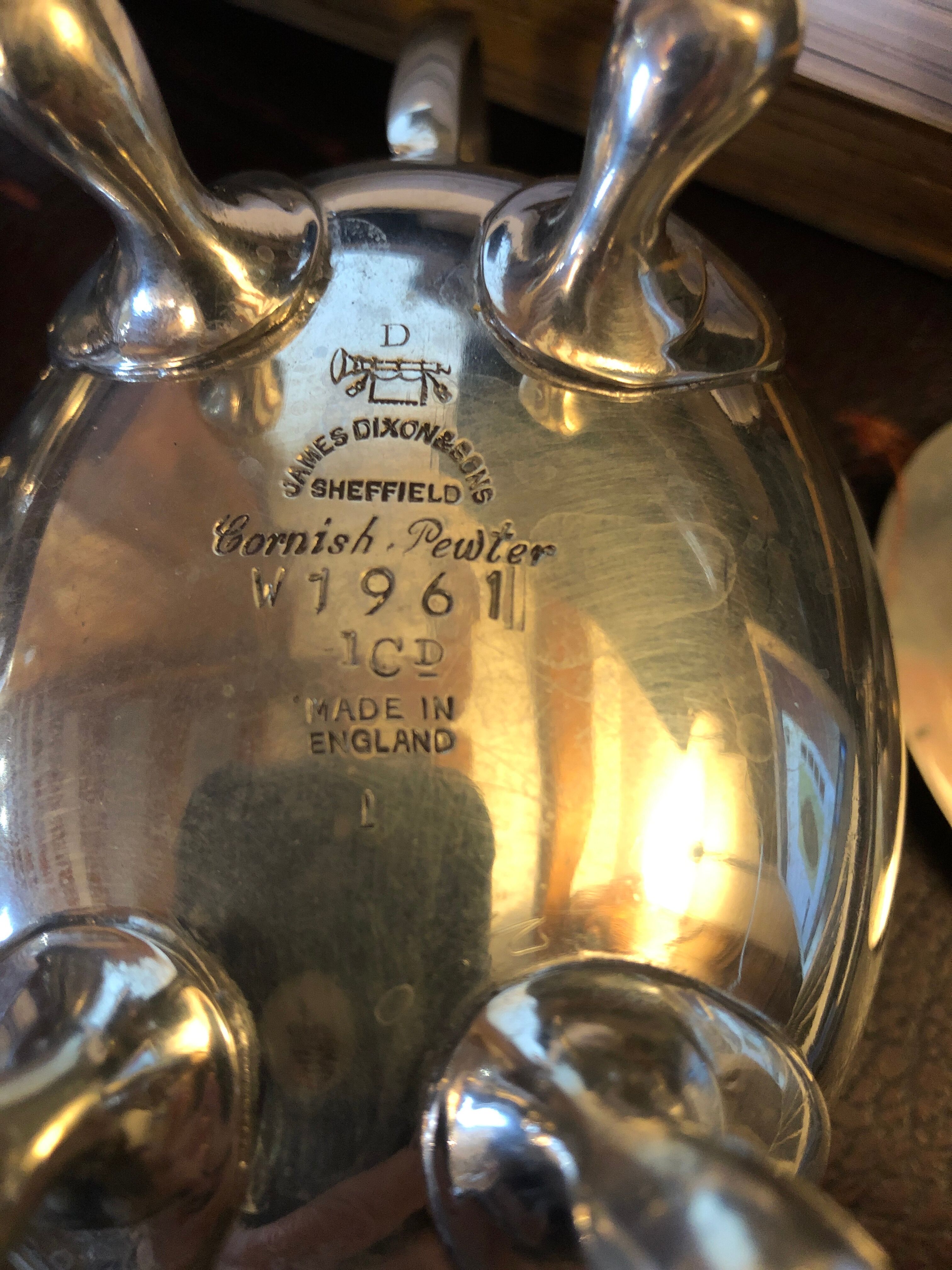 Sugar bowl and milk jug set