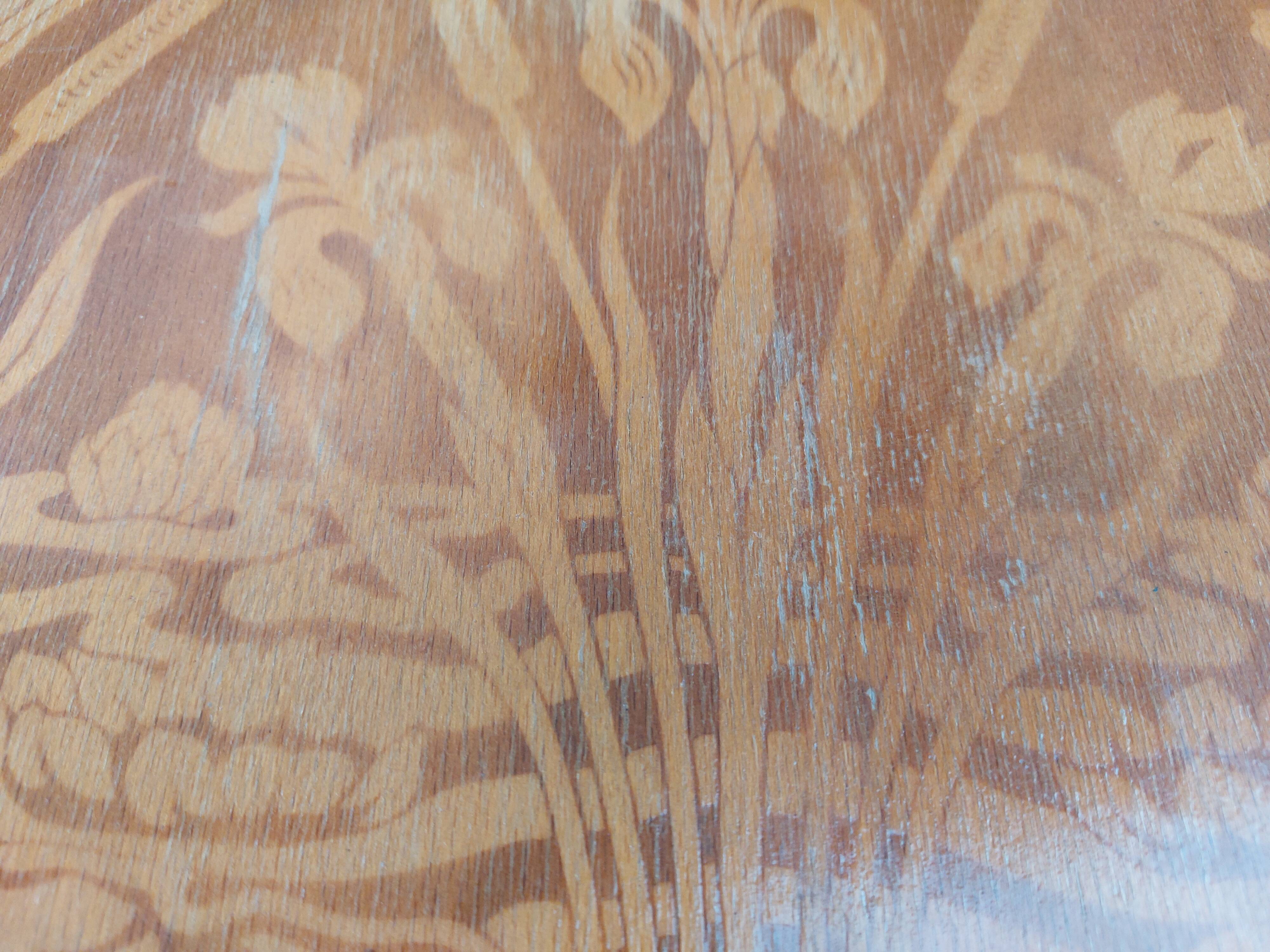 6 bistro chairs, pattern on the seat