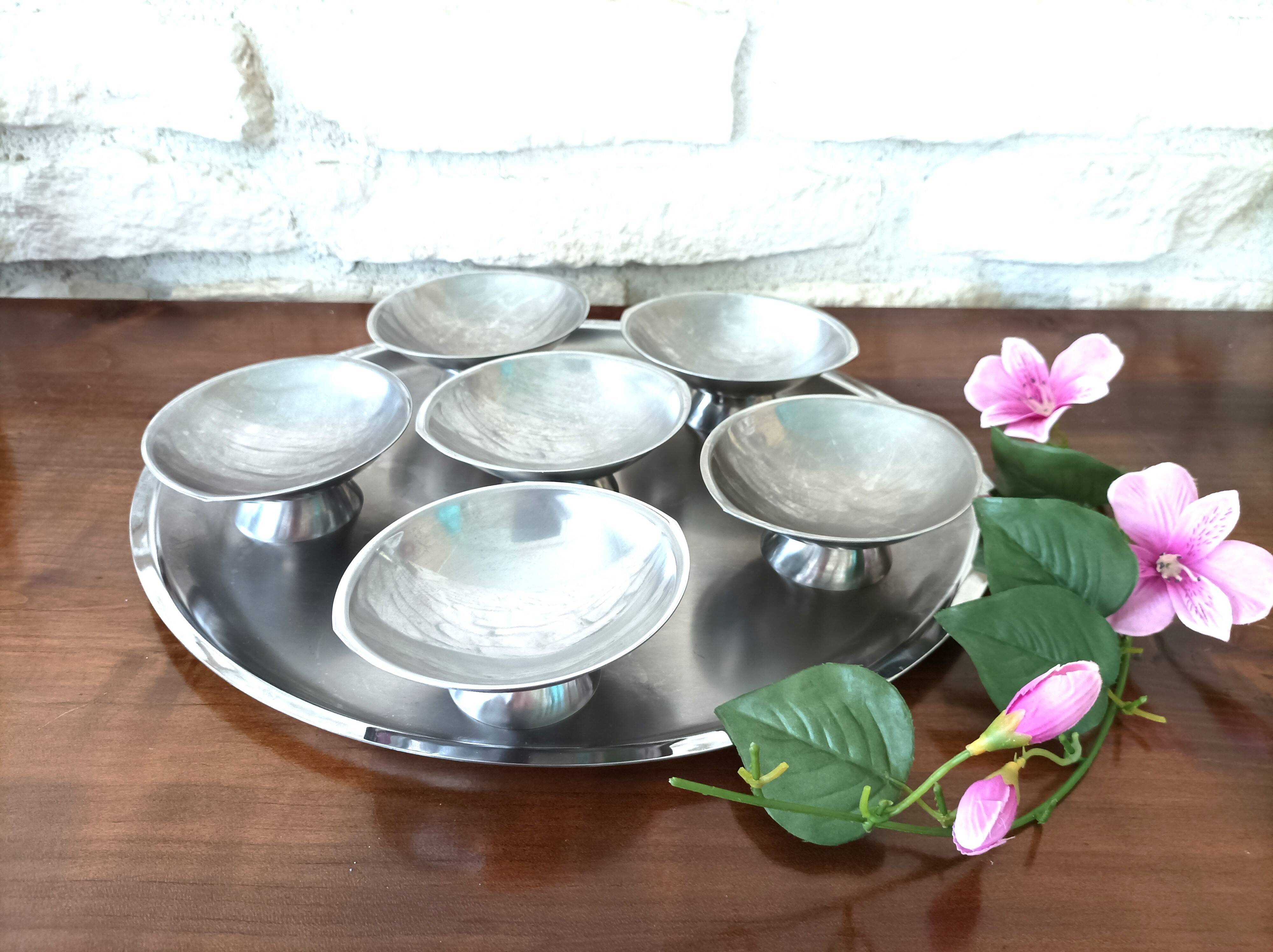 6 ice cream cups and a Guy Degrenne tray