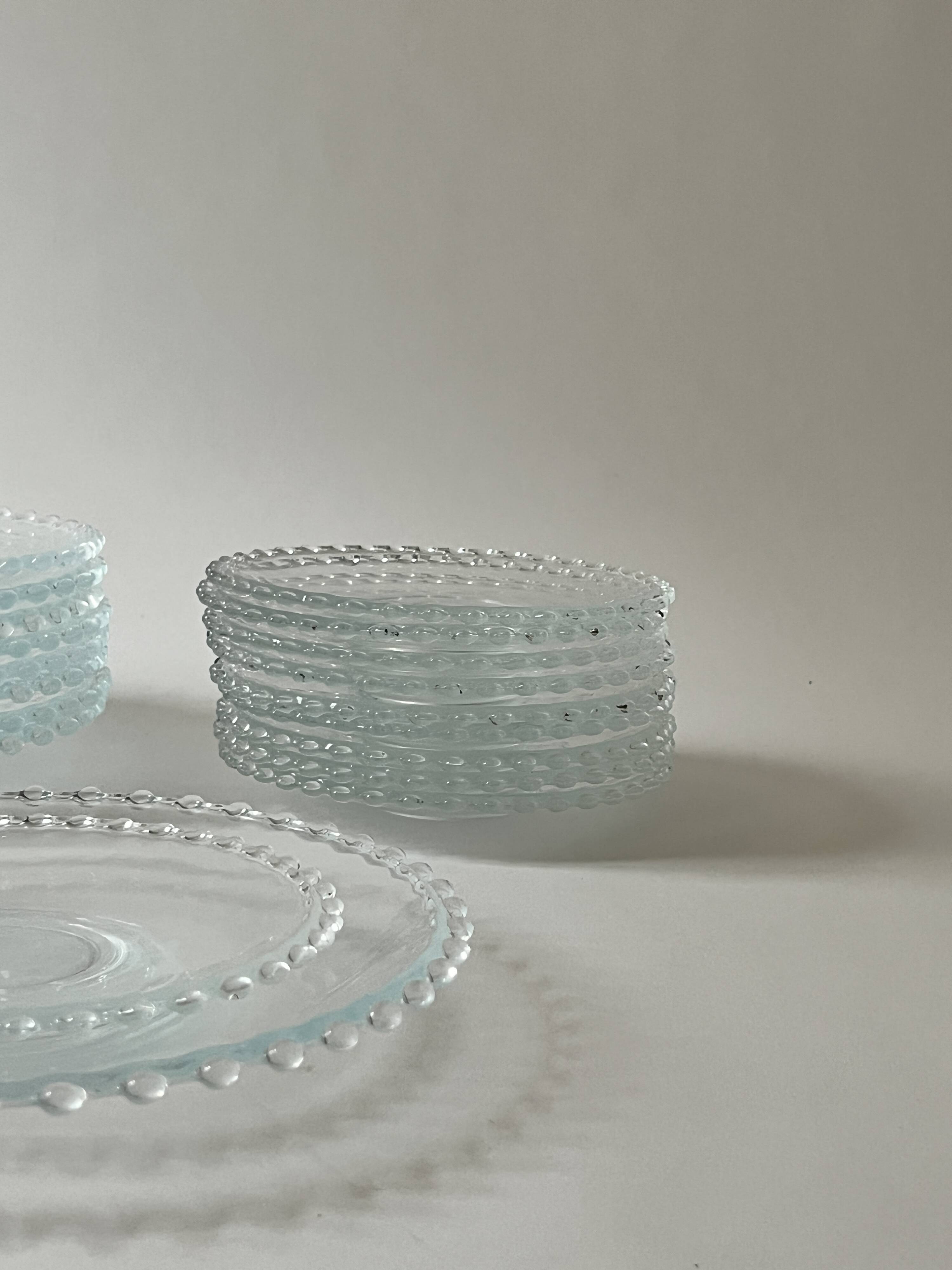 19-piece set of plates and dessert plates in bubbled glass