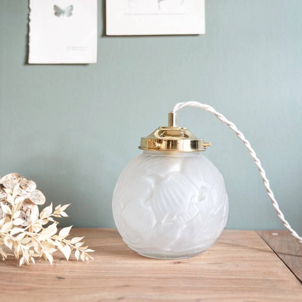 Art Deco table lamp with flowers and leaves