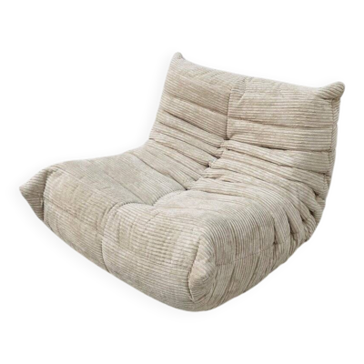 Chaise Togo en cordon beige attribuée à Michel Ducaroy pour Ligne Roset.