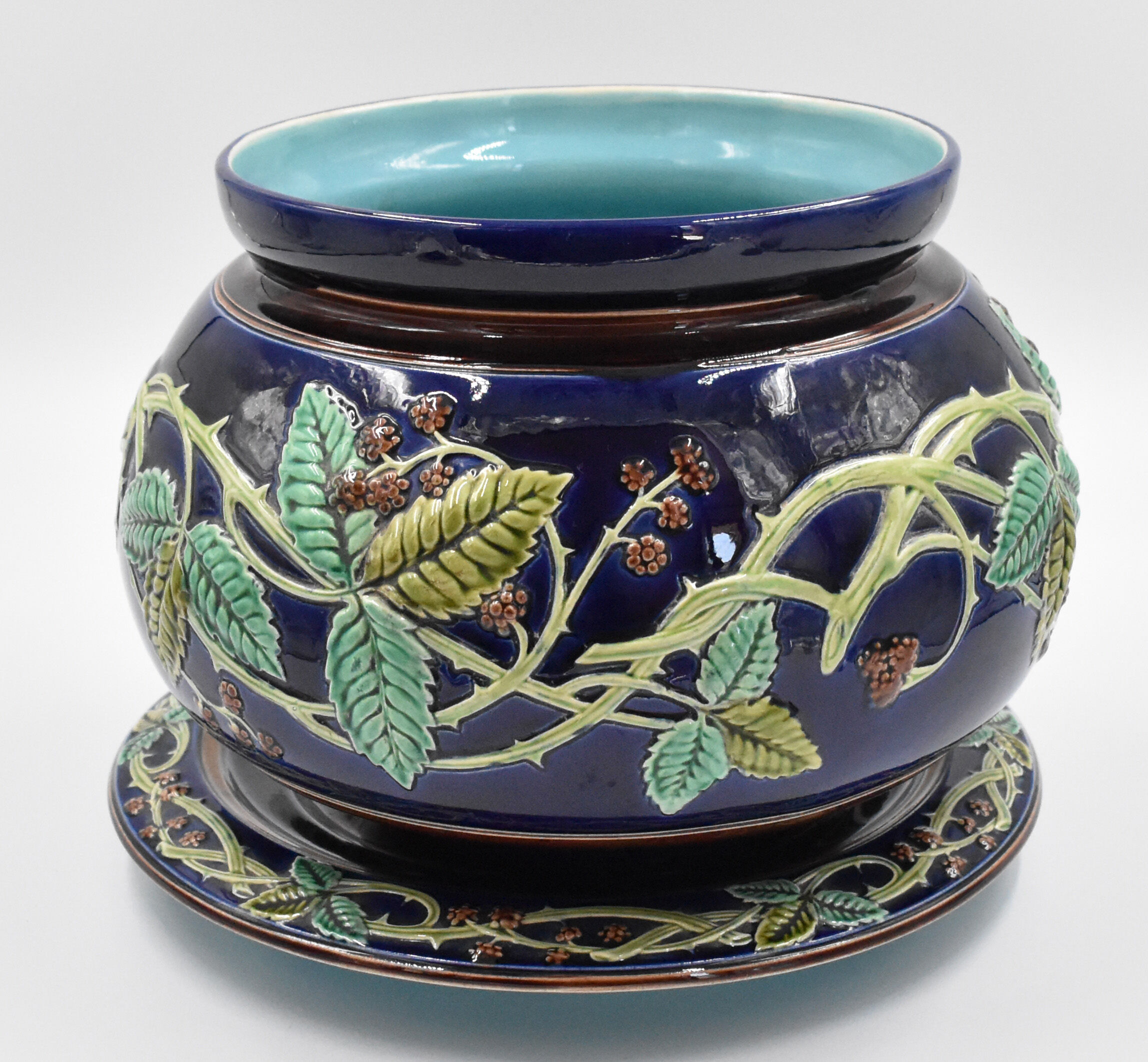 Cover-pot decor of murals in majolica Sarreguemines Majolica earthenware