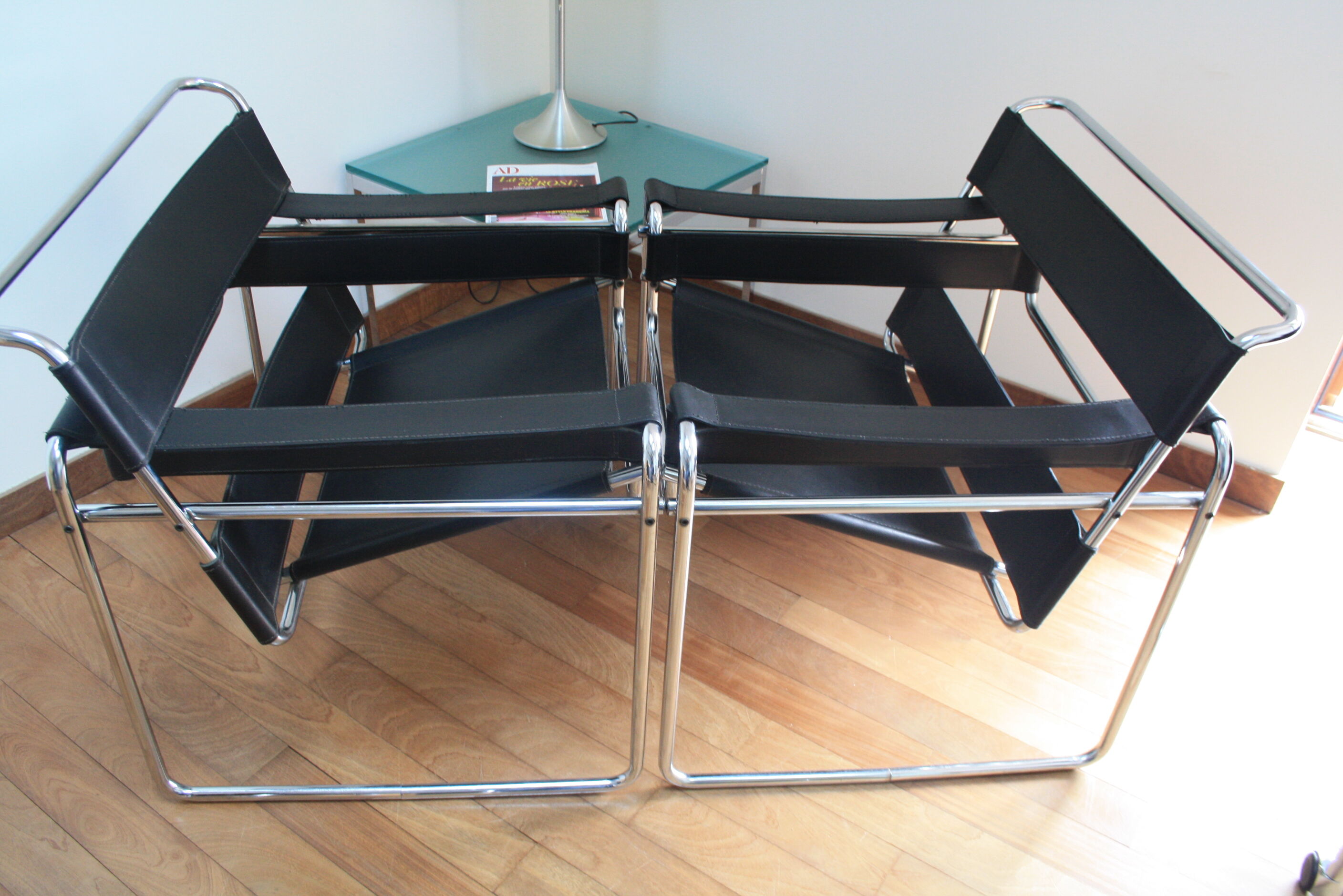 Paire de fauteuils B3 "Wassily" cuir design Marcel Breuer