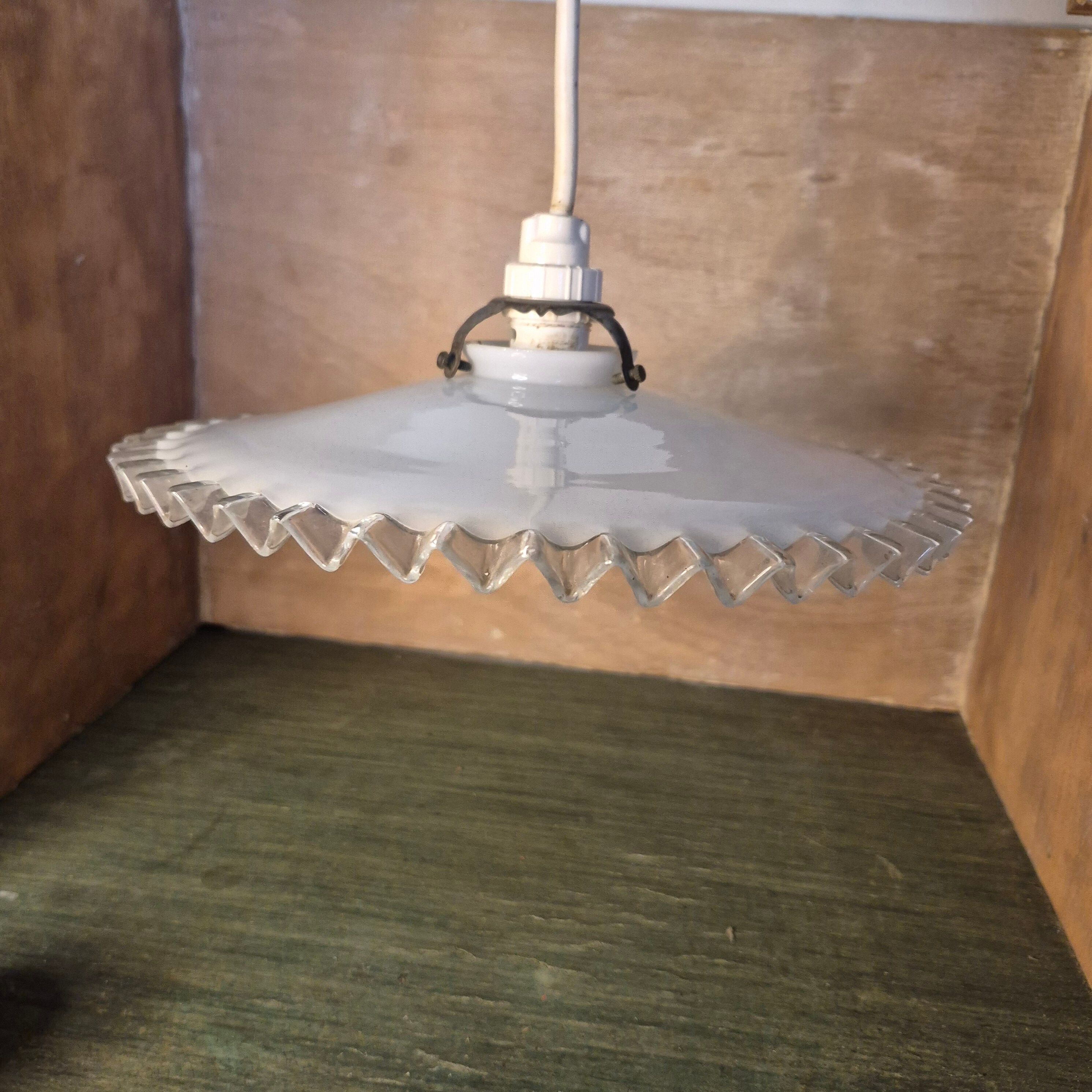 Opaline suspensions