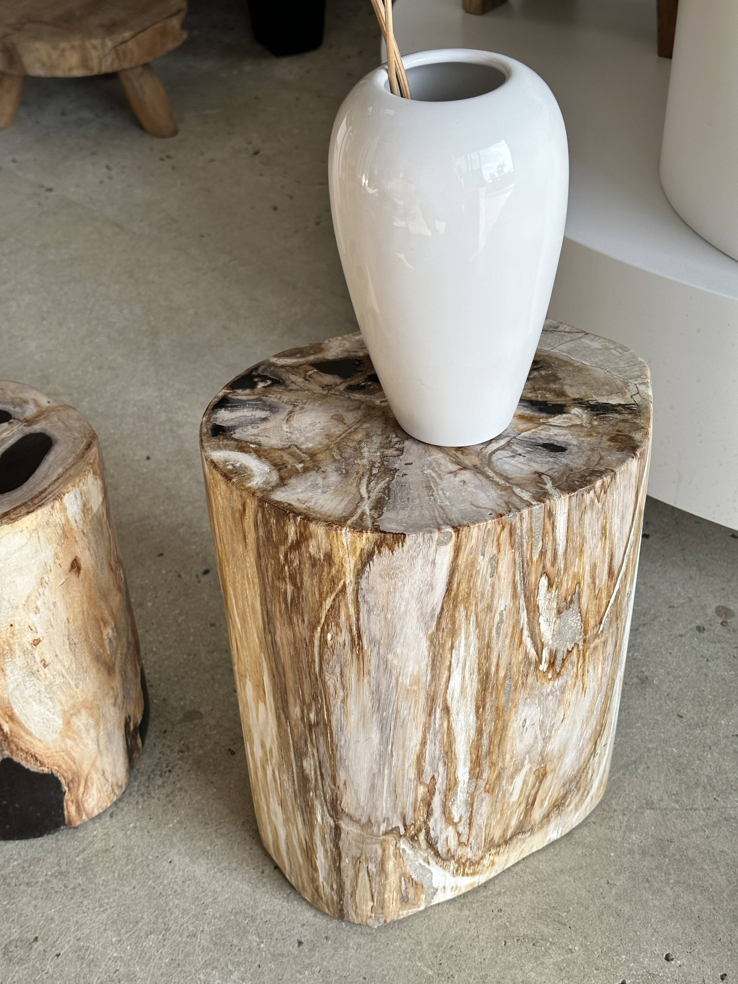 Oblong white vase H:20cm