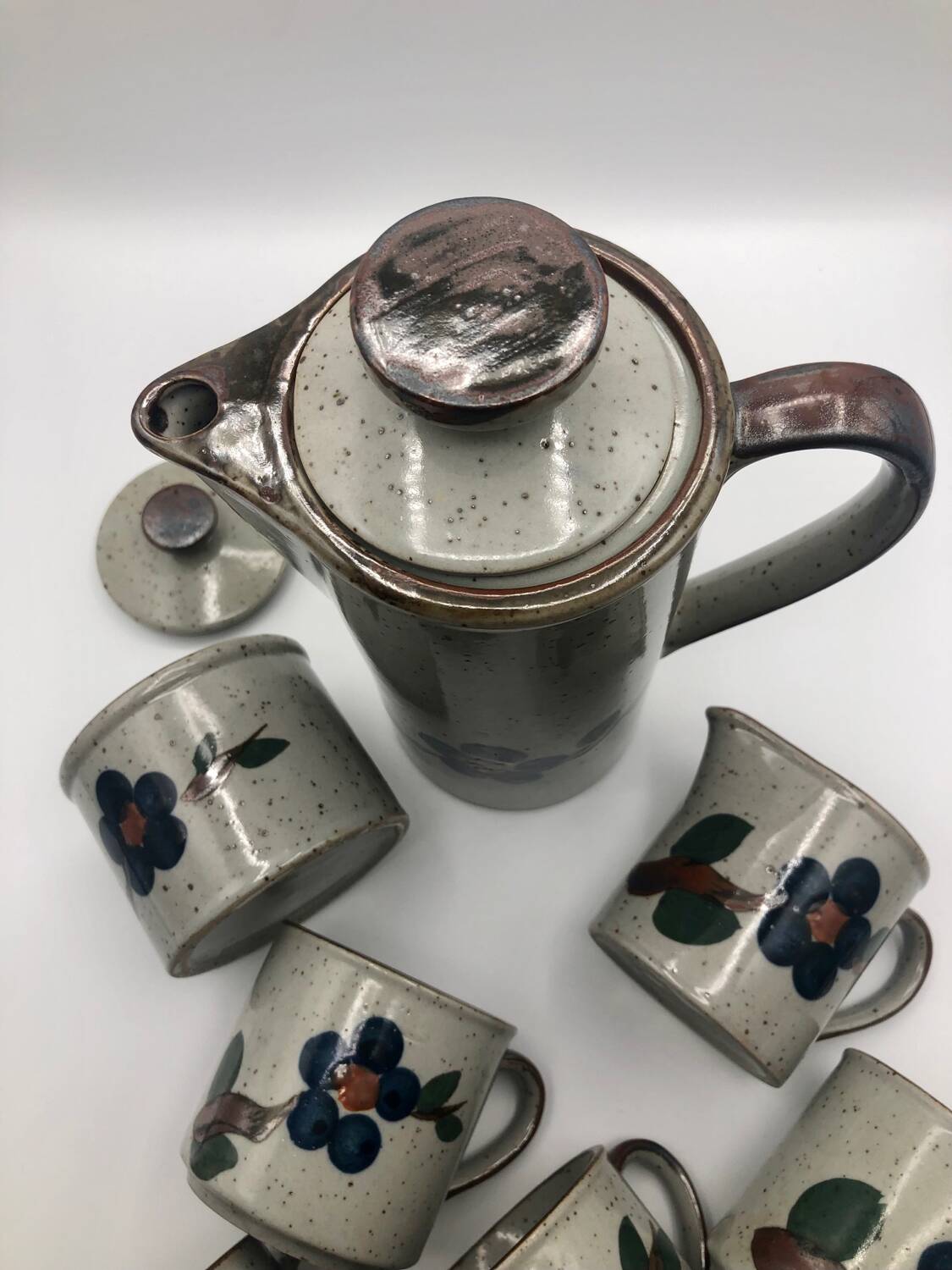 Enamelled stoneware coffee tea service