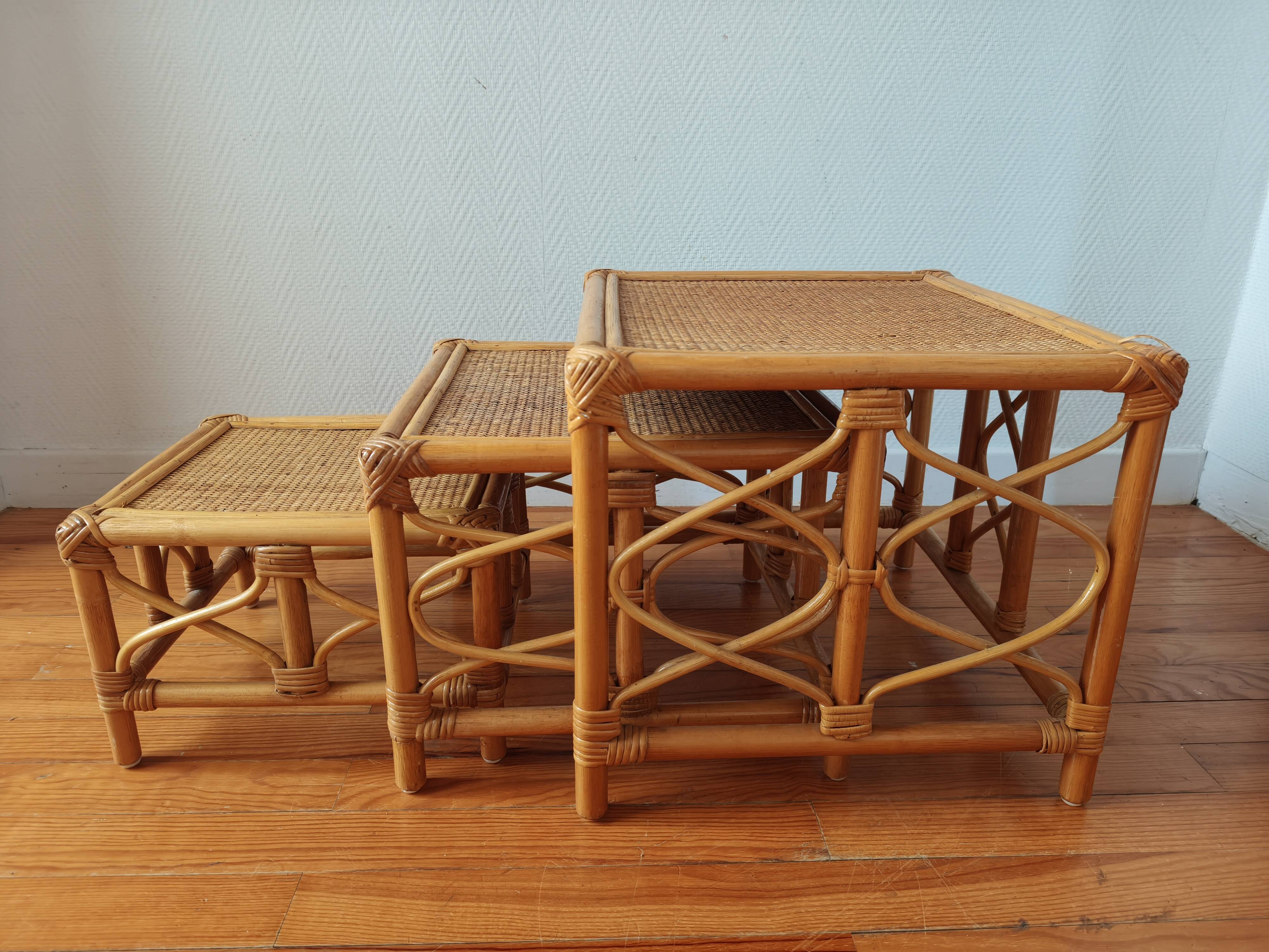 Tables gigognes en rotin et cannage – Esprit Riviera – Vers 1970/80