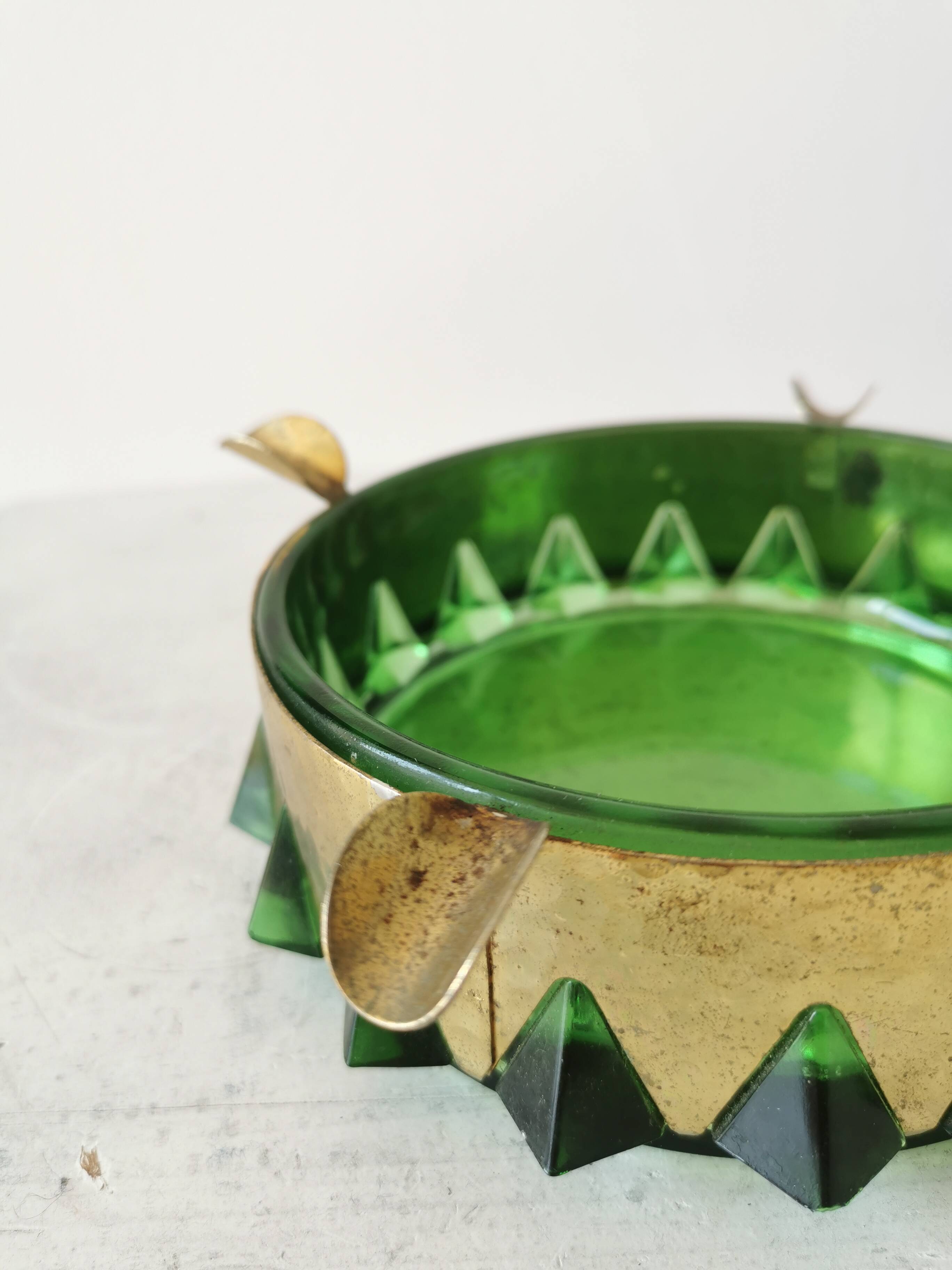 Cendrier en cristal vert et or vintage / Cendrier rond en verre de style mid-century modern