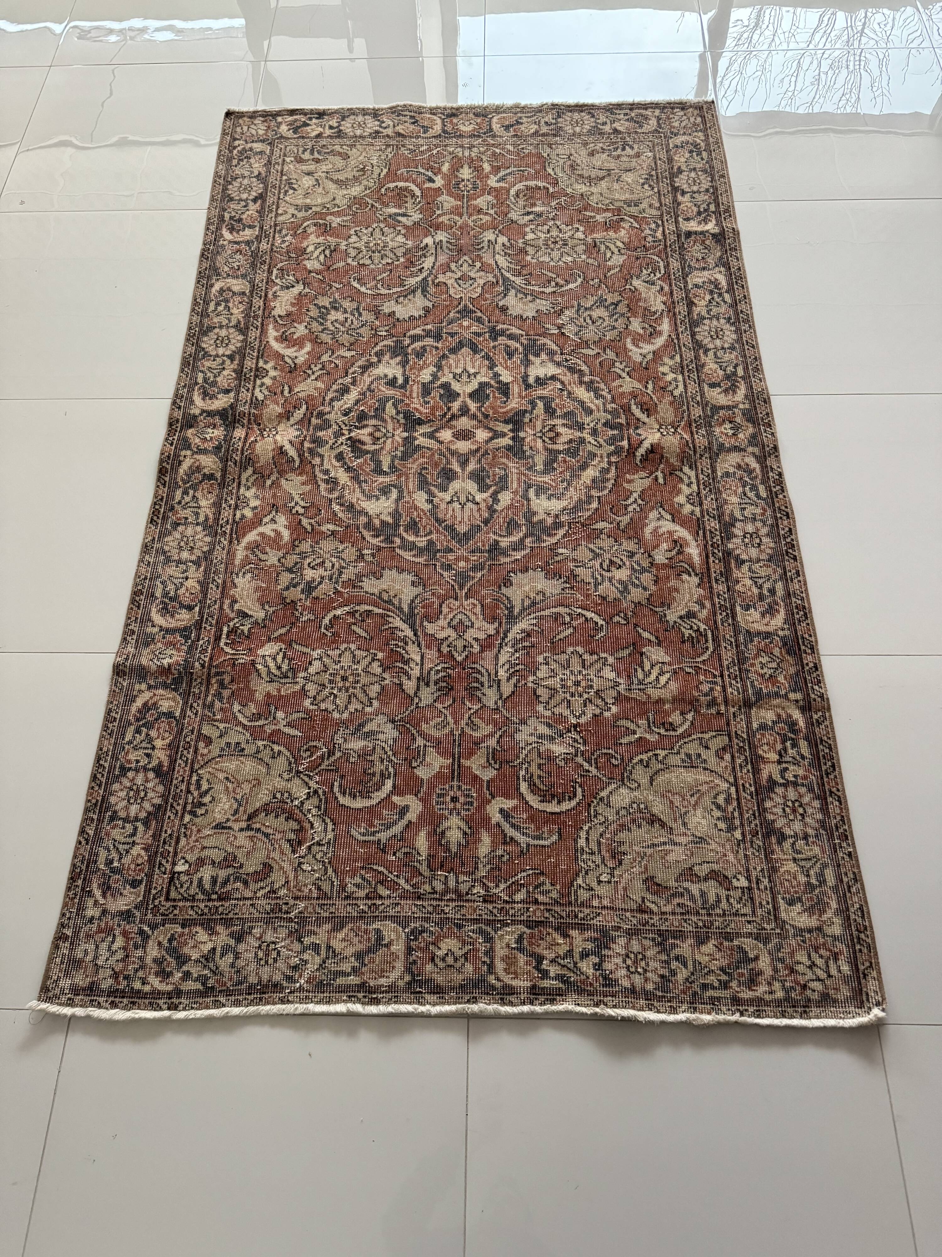 125x217 Cm Hand Knotted Wool Blue Red Tones Vintage Rug, Oriental Turkish Floral Rug
