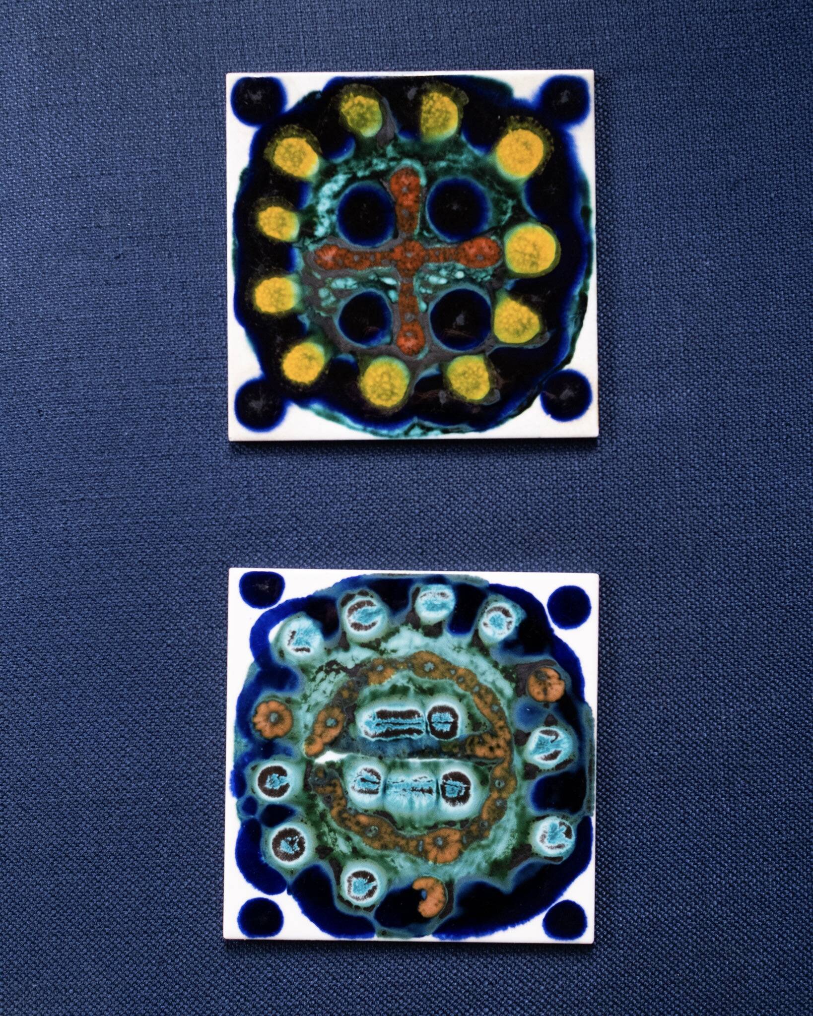 Grande banquette éventail d'angle en chêne, Guillerme et Chambron, 1970s