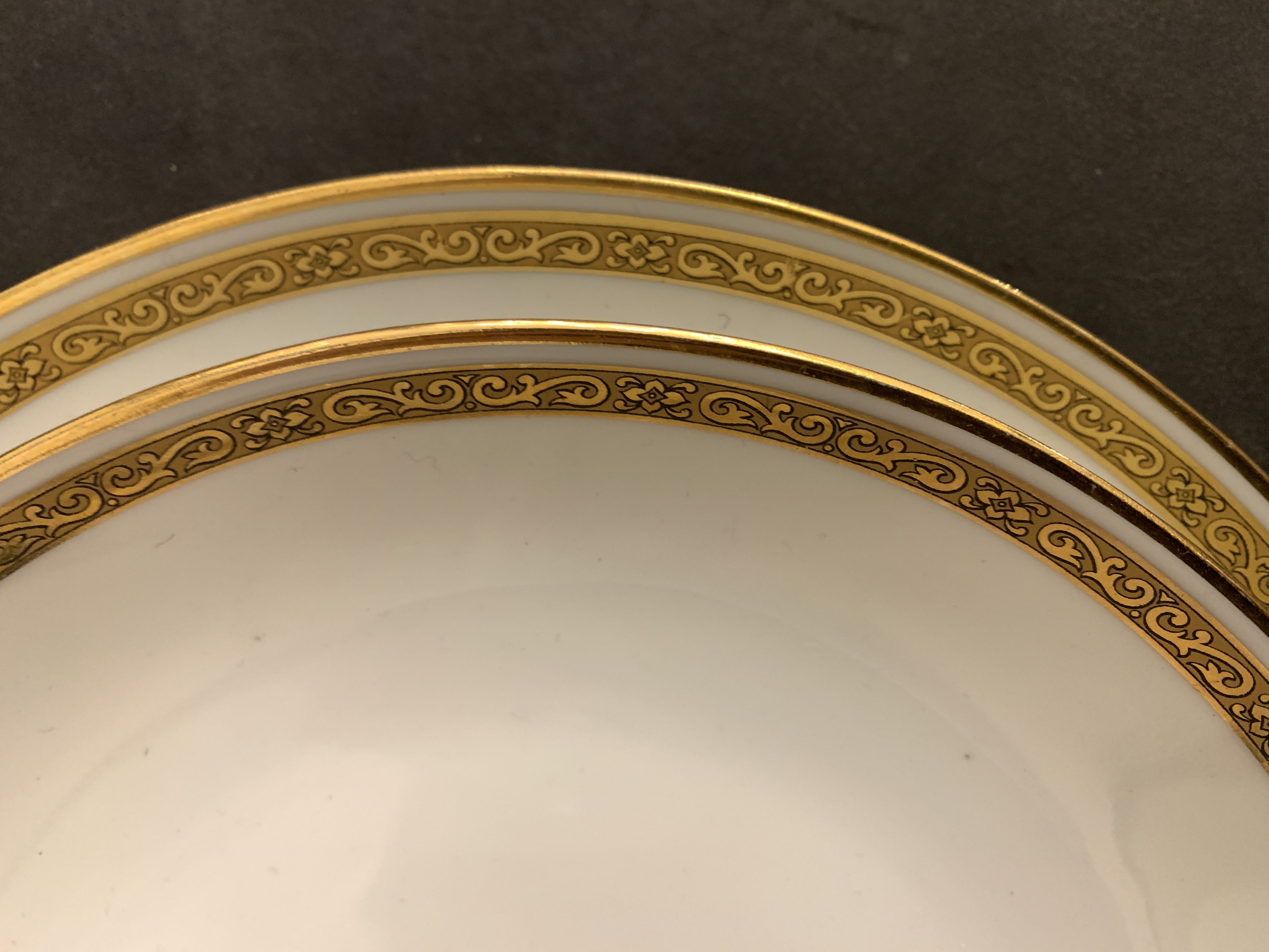 8 flat porcelain plates from Limoges Bernardaud, gilded Greek decoration, twentieth century