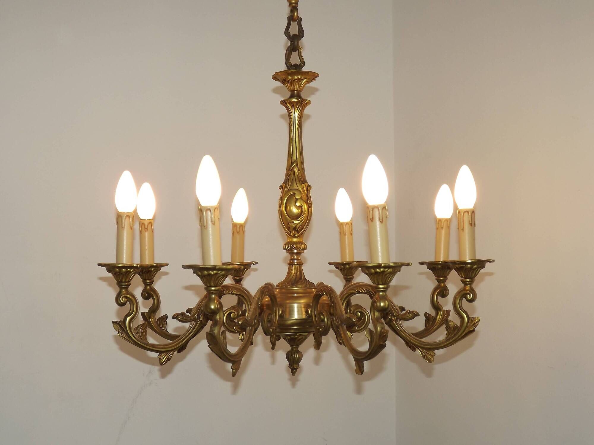 French Antique Traditional Bronze 8 Light Chandelier Acanthus Detail 5566
