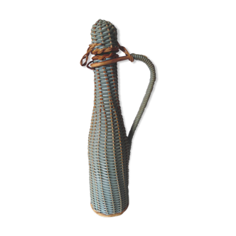 Bottle in rattan and scoubidou