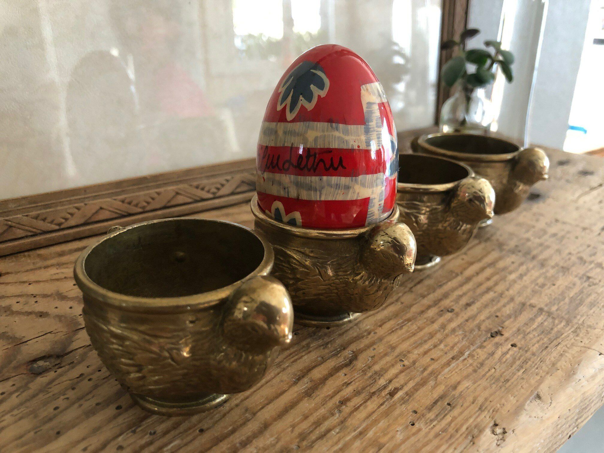 4 hen-shaped eggcups