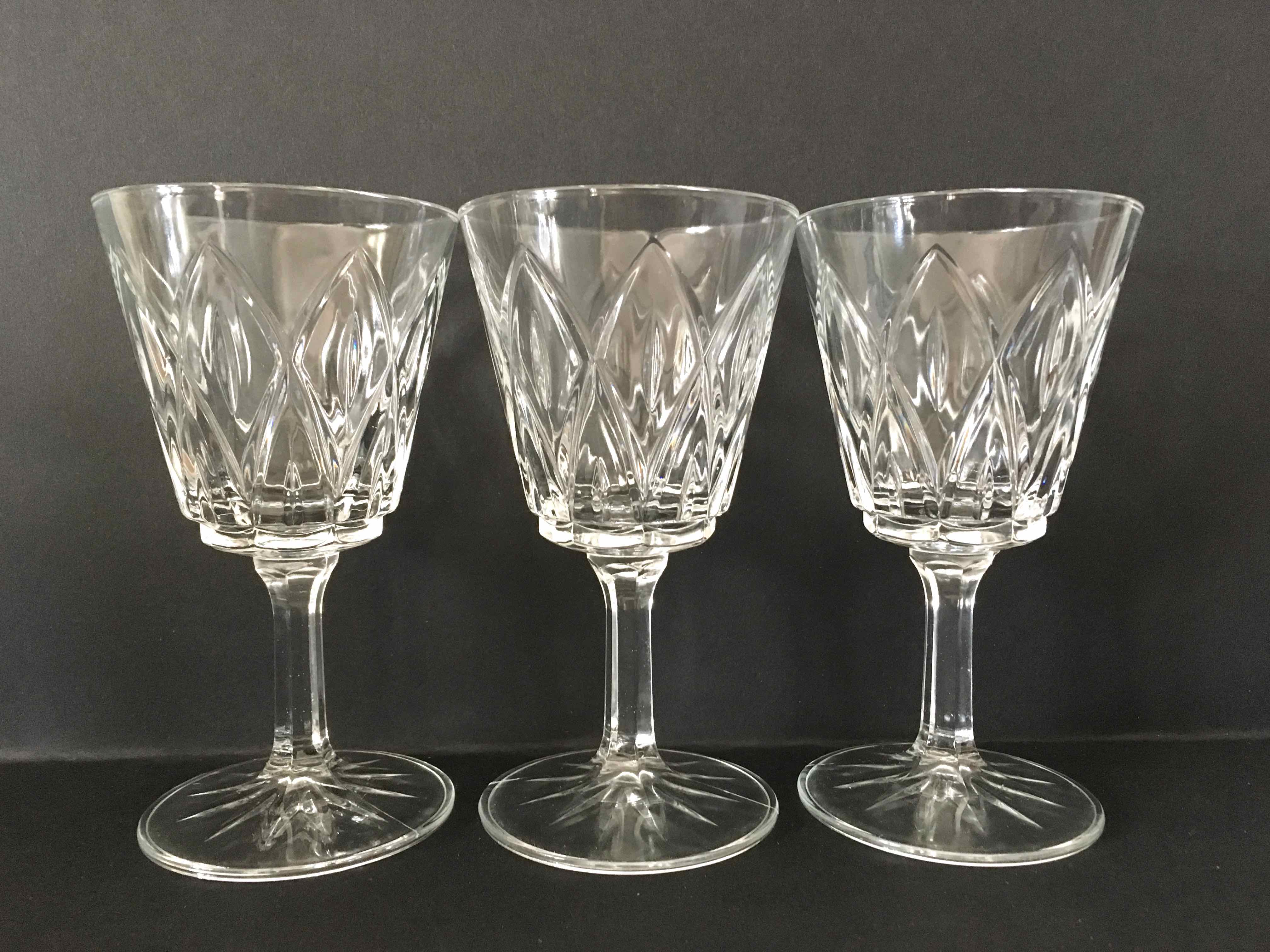 Set of 6 vintage wine glasses