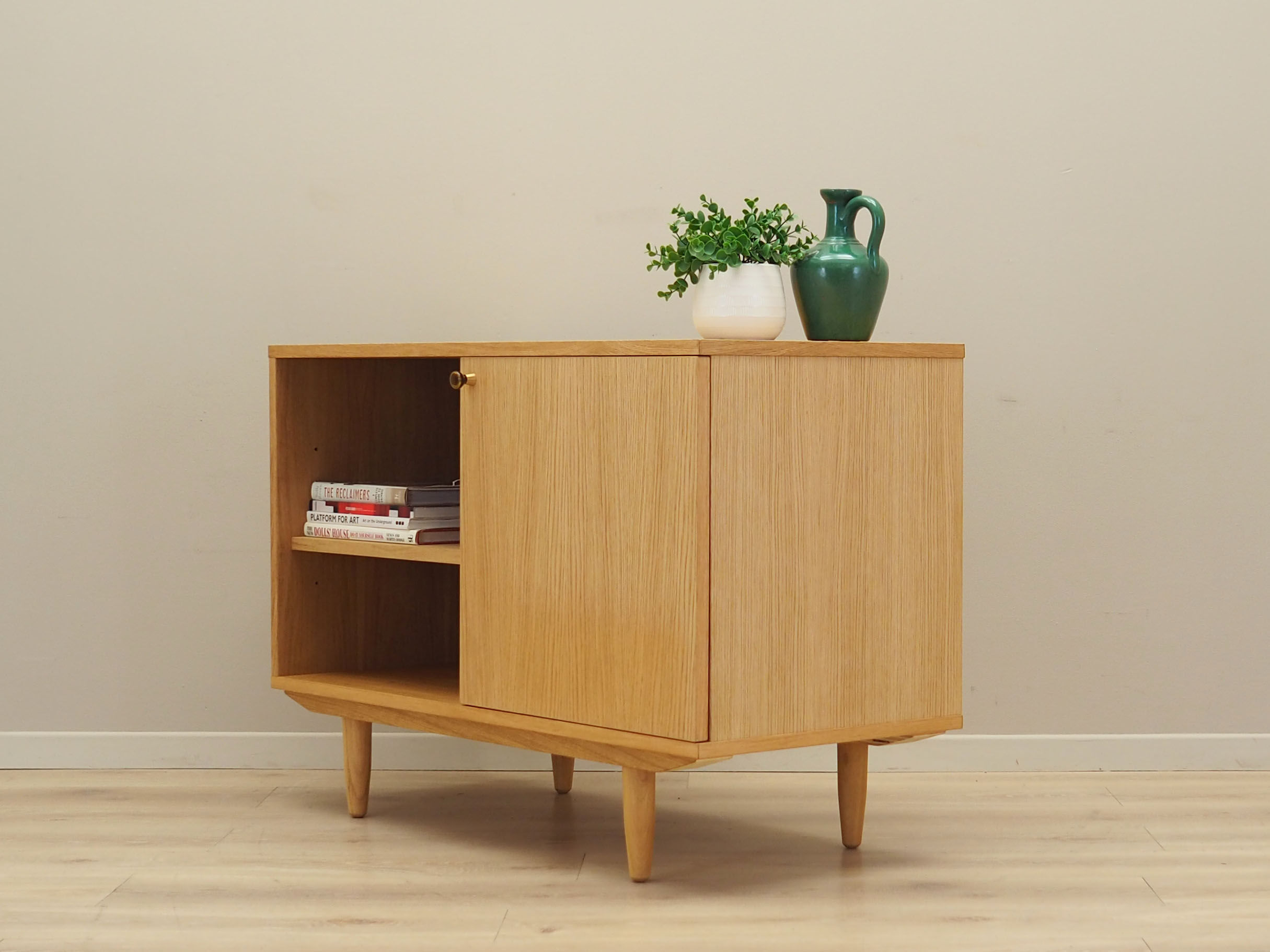 Buffet en chêne, design danois, années 1990, production: Danemark