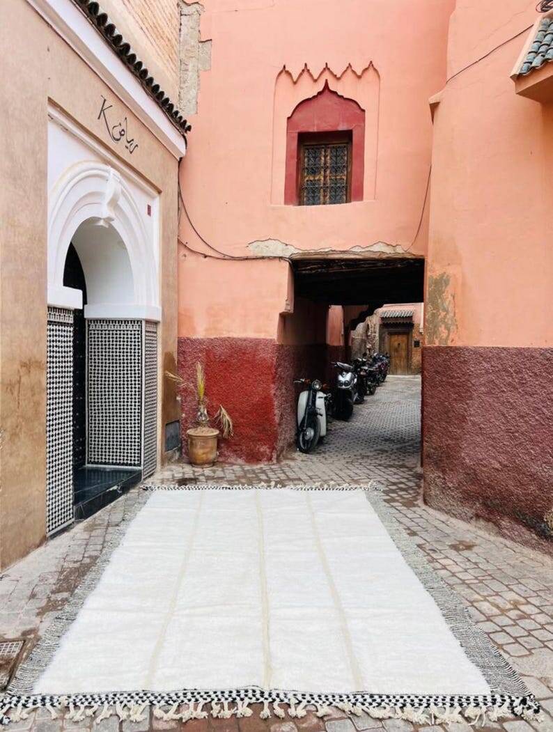 Traditional handmade Berber carpet 250cmx150cm