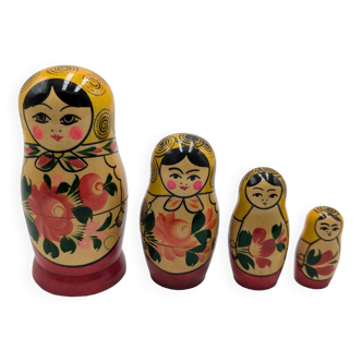 4 wooden nesting Russian dolls